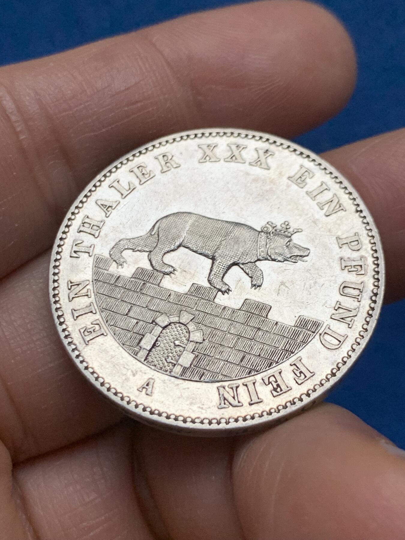 《竞宝斋》第463-465场 周日，周一，周二，3场连拍 （全场包邮）欢迎送拍 德国 1861年 安哈尔特-小熊爬墙1泰勒银币