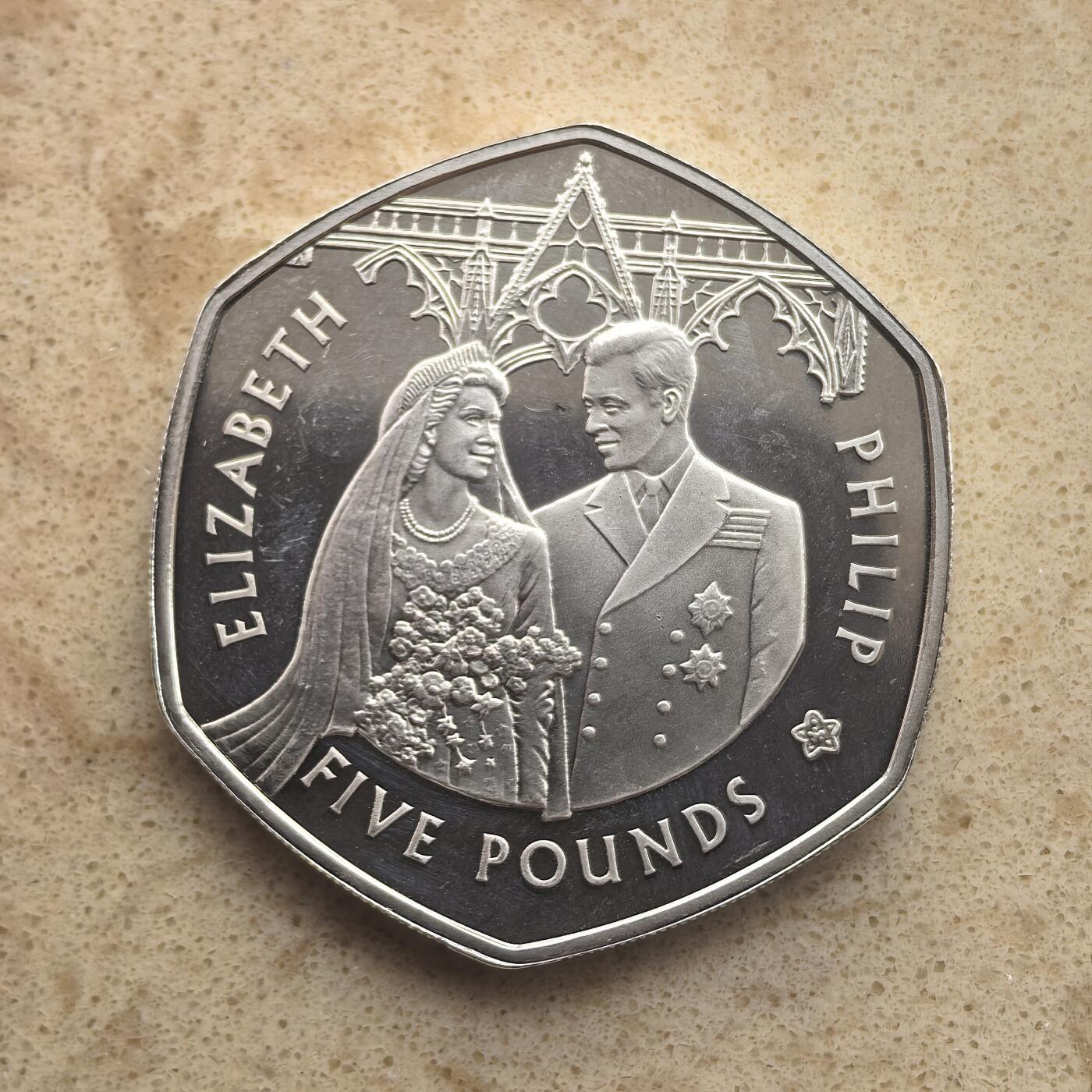 道一币馆币章第一百六十五场 奥尔德内岛2007年伊丽莎白二世和菲利普亲王金婚5镑精制银币  28.28g 925s