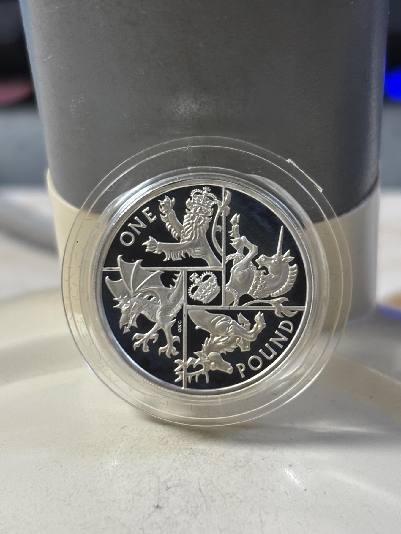 第190期拍卖 英国2016年1英镑系列最后一枚精制纪念银币，9.5克，发行7500枚，有氧化