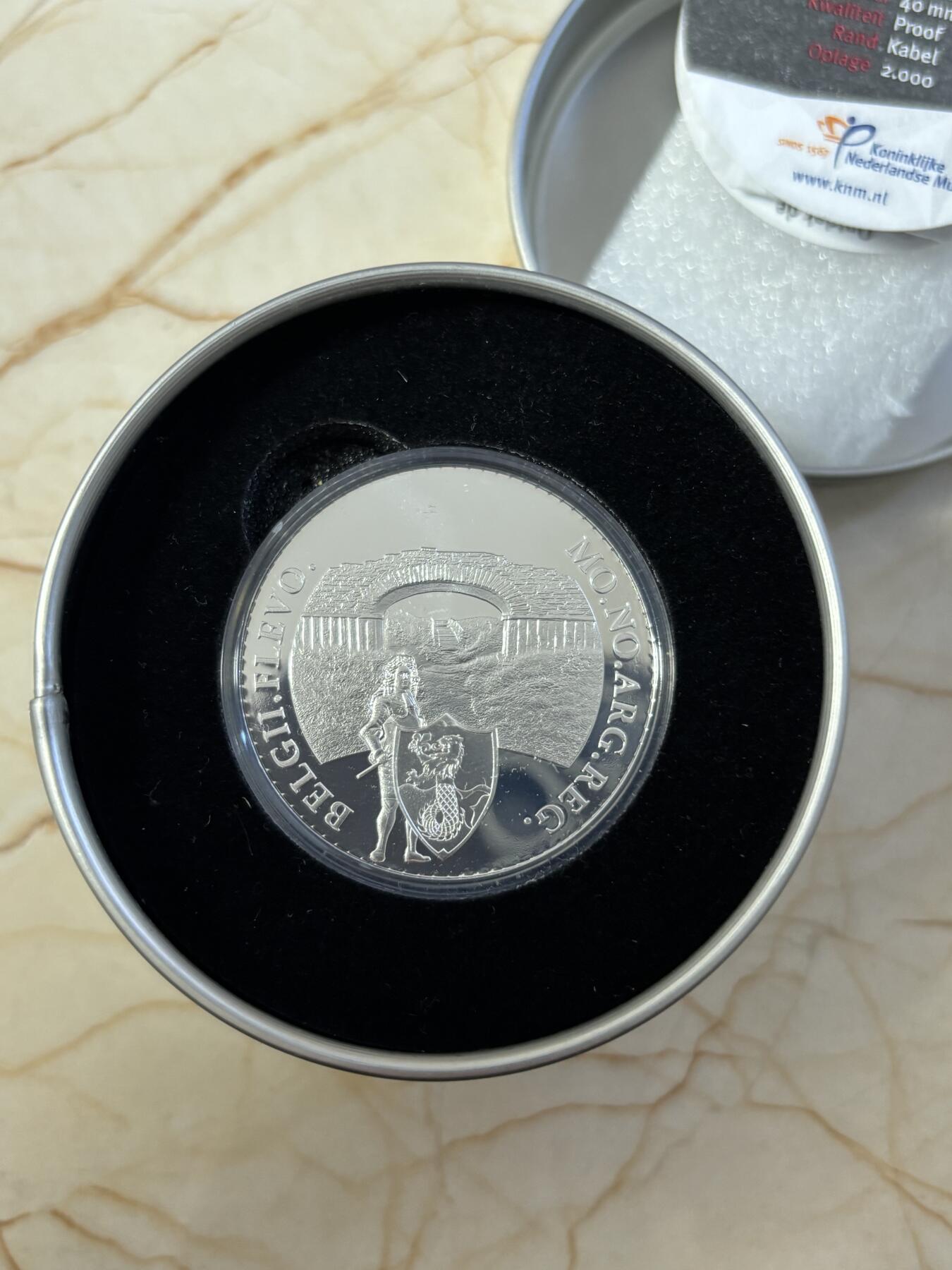 第190期拍卖 荷兰2023年杜卡特城堡系列城堡纪念银章，837银，28.25克，发行2000枚，盒子有压痕