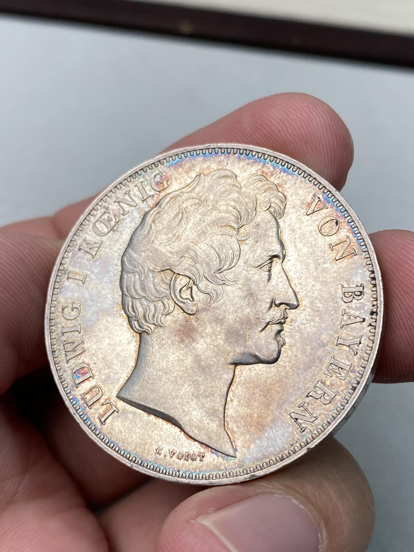 万国钱币拍卖第060期（万国六十期纪念大拍） 1840德国巴伐利亚路德维希一世丢勒站像历史2泰勒 由路德维希一世敕令发行 用以纪念德国著名画家丢勒 德式淡彩高点极佳 37g大银厚重压手