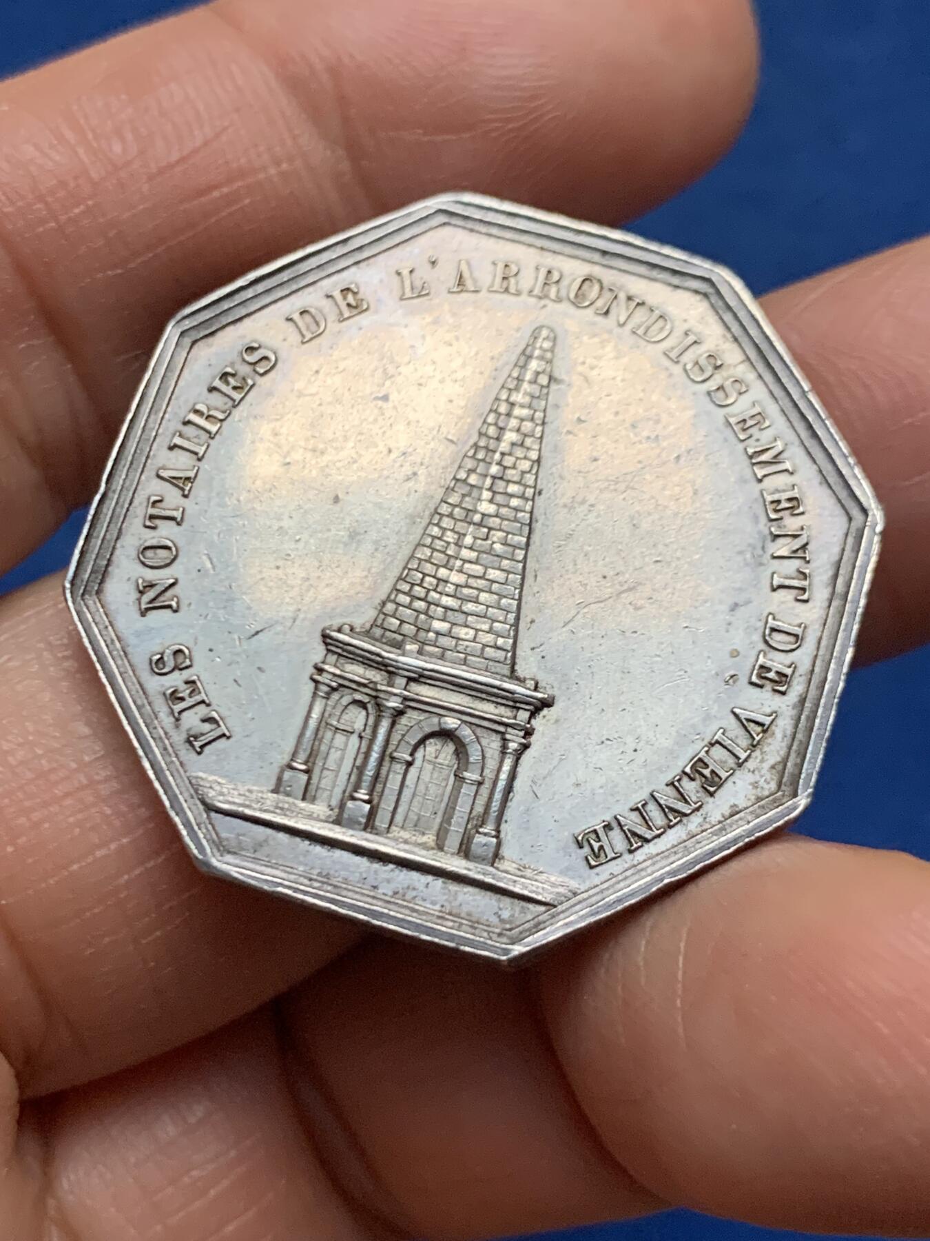 《竞宝斋》第463-465场 周日，周一，周二，3场连拍 （全场包邮）欢迎送拍 法国维埃纳省公证人八角银质代币，16.1g，32.3mm，1842-1845船首边铭