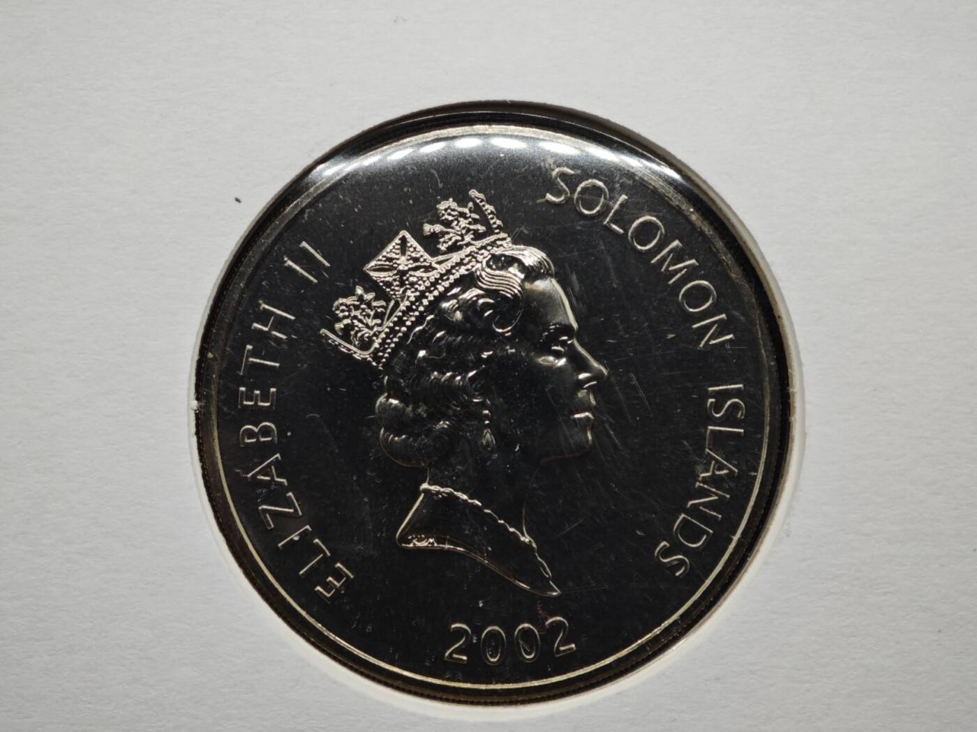 【淘币小摊】限时拍第八百六十二拍  克朗币邮币封场  满百包邮可预留两周  周一统一发货  所罗门群岛2002年女王登基金禧5元纪念币邮币封