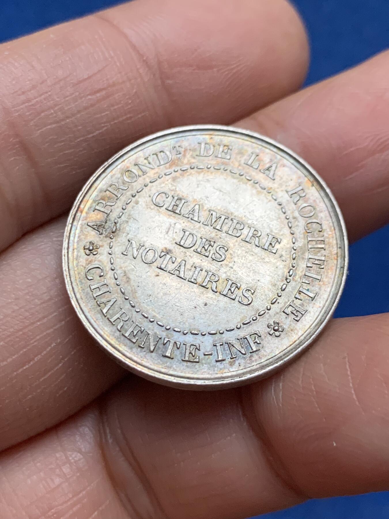 《竞宝斋》第463-465场 周日，周一，周二，3场连拍 （全场包邮）欢迎送拍 法国1835年罗谢尔公证处纪念银章，蜜蜂AR边铭，950银，27.3mm，8.3克