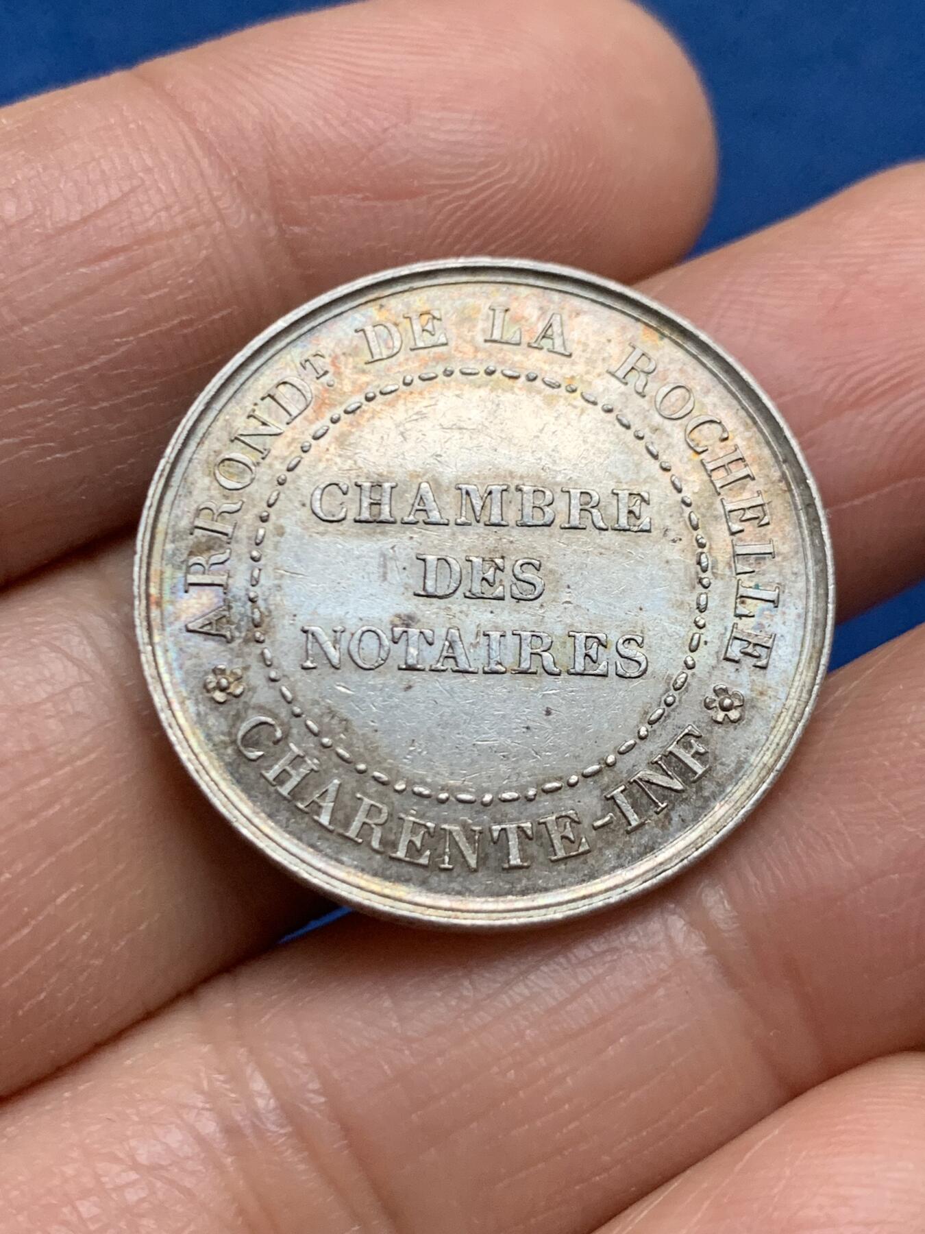 《竞宝斋》第463-465场 周日，周一，周二，3场连拍 （全场包邮）欢迎送拍 法国1835年罗谢尔公证处纪念银章，蜜蜂AR边铭，950银，27.3mm，8.3克