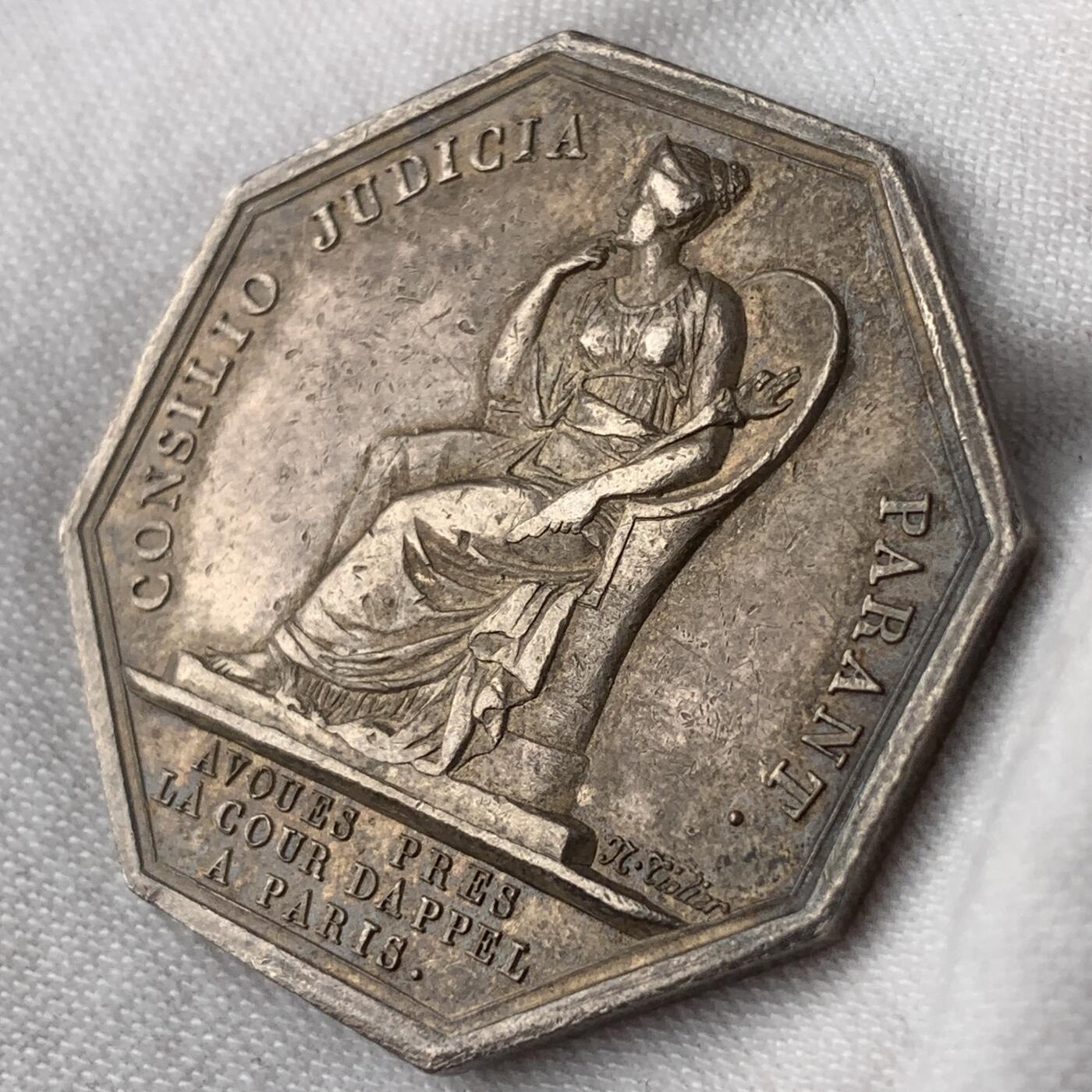 掌中浮雕-藏着的欧洲第052场 法国巴黎上诉法院诉讼代理人八角银章，33.6mm，15g，光边无边铭