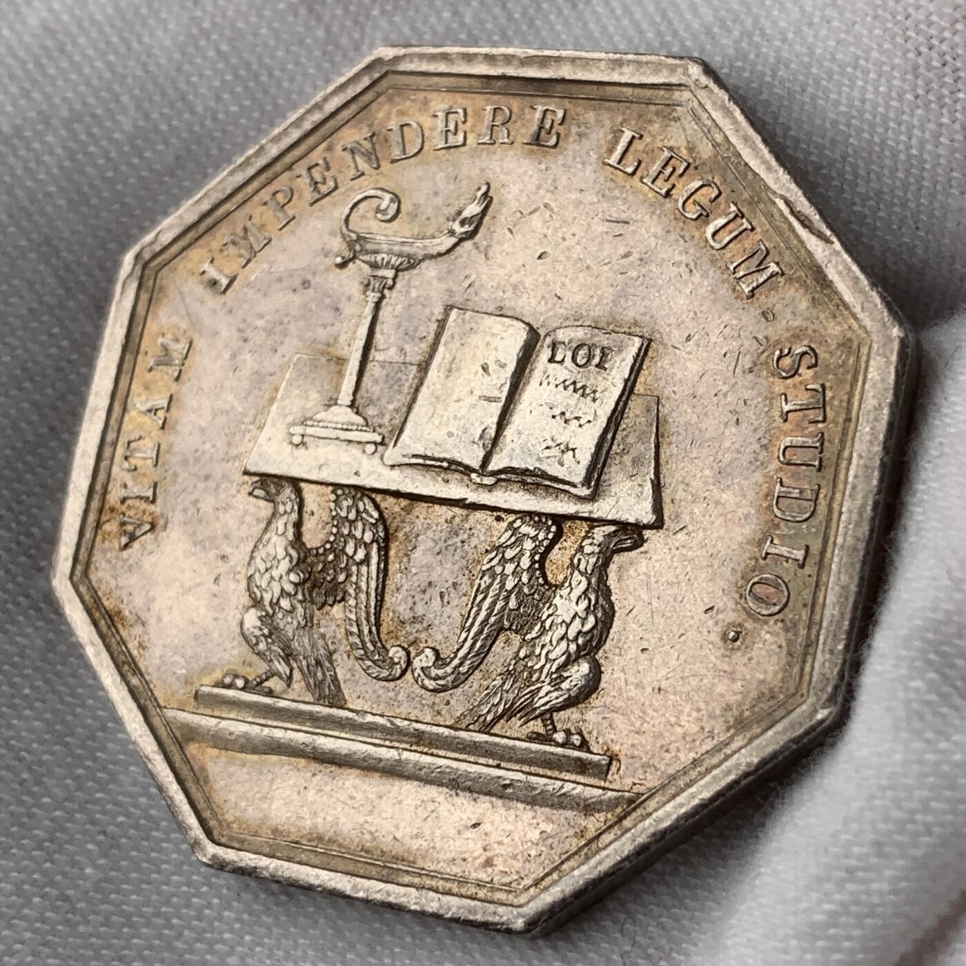 掌中浮雕-藏着的欧洲第052场 法国巴黎上诉法院诉讼代理人八角银章，33.6mm，15g，光边无边铭