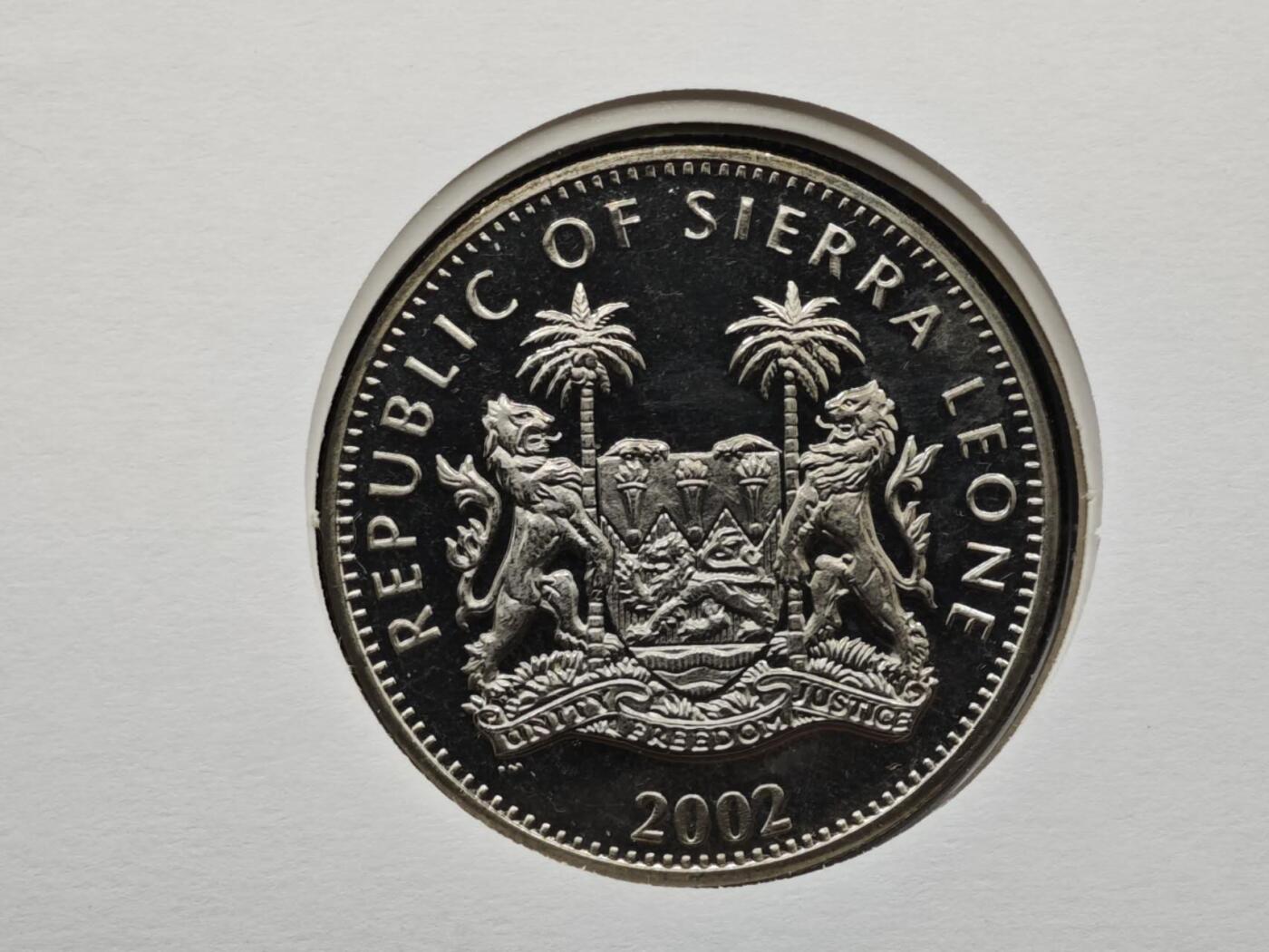 【淘币小摊】限时拍第八百六十二拍  克朗币邮币封场  满百包邮可预留两周  周一统一发货  塞拉利昂2002年女王登基金禧1元纪念币邮币封