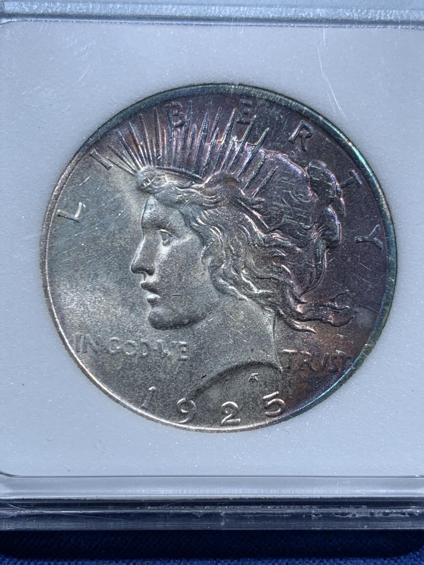 《竞宝斋》第463-465场 周日，周一，周二，3场连拍 （全场包邮）欢迎送拍 NNC MS65 美国1925年和平银币，渐变老彩，深包浆，状态不错