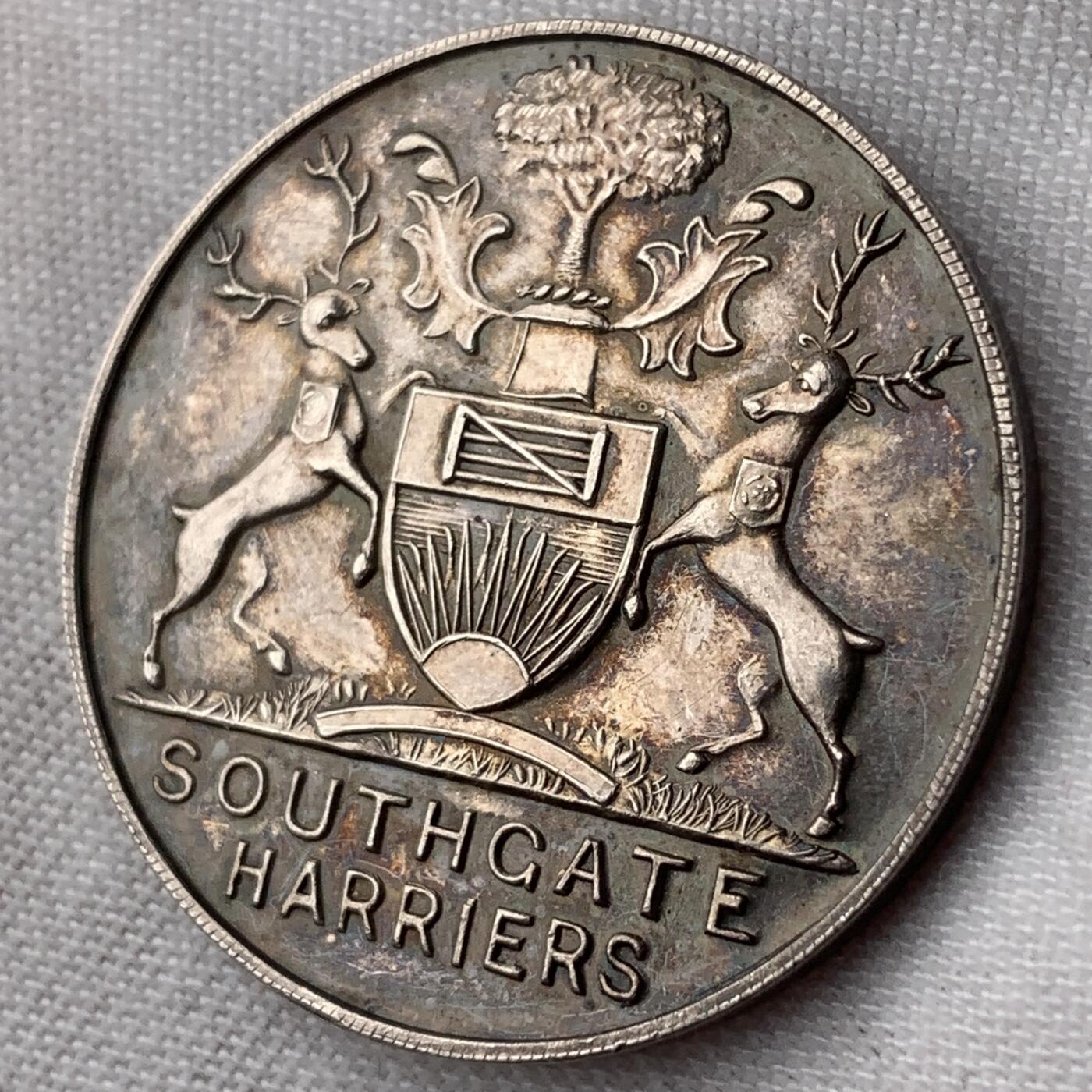 掌中浮雕-藏着的欧洲第052场 英国南门猎豹俱乐部银质奖章（背面有银标），29.5mm，11.1g