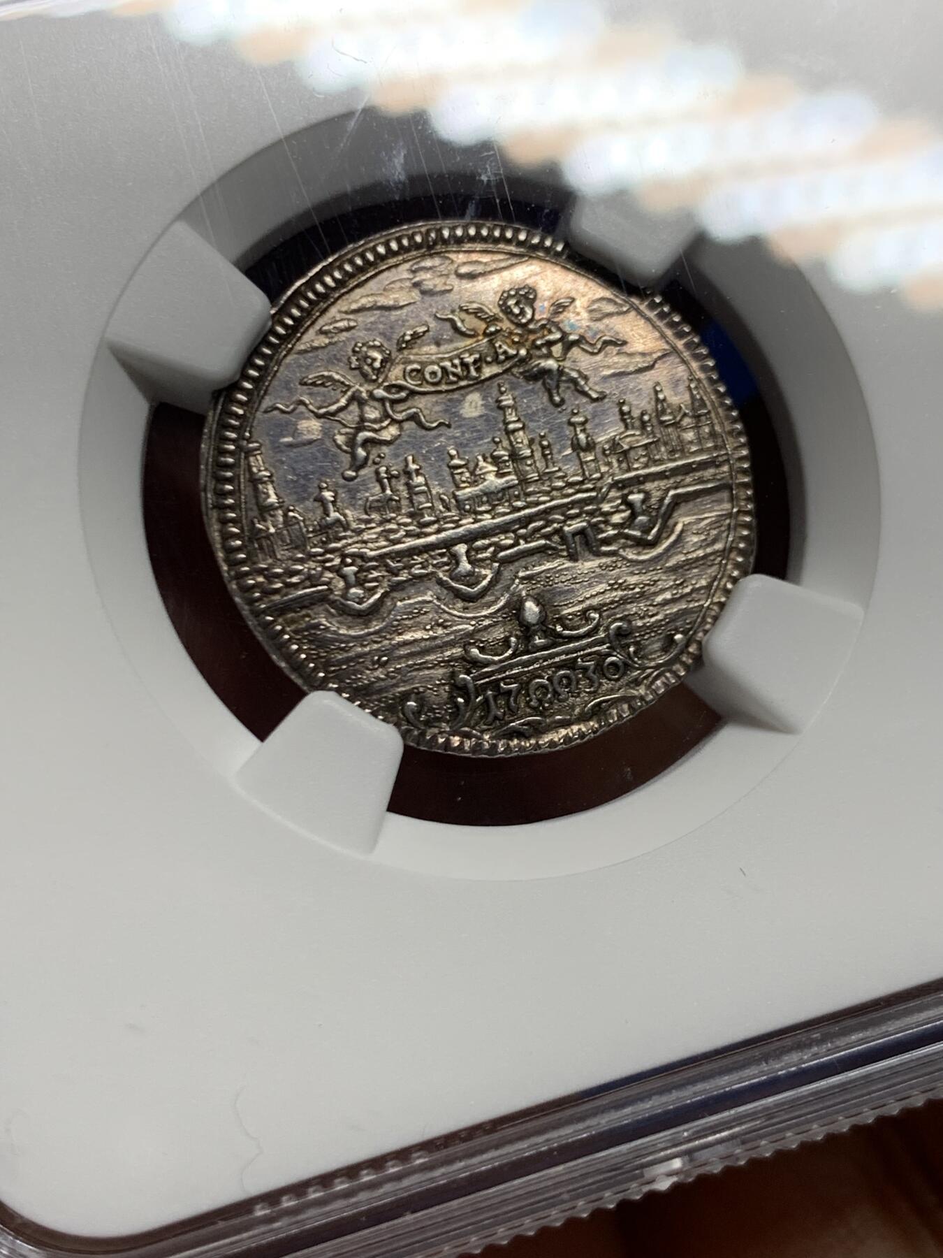 《竞宝斋》第463-465场 周日，周一，周二，3场连拍 （全场包邮）欢迎送拍 NGC UNCD 德国 奥格斯堡 1730年 杜卡特 银币 金币试模的银样币 纪念宗教改革条约签订200周年铸造 背面大写字母相加能够得出年份 非常有历史意义和趣味性的一枚 克书价高 少见品种