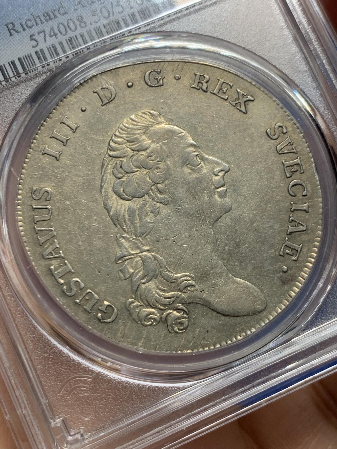 《竞宝斋》第463-465场 周日，周一，周二，3场连拍 （全场包邮）欢迎送拍 PCGS AU50 1791年瑞典王国古斯塔夫三世1RD大银，背面年份上OL为斯德哥尔摩铸币局局长Olof Lidijn签名，底板状态不错，Richard August名家旧藏