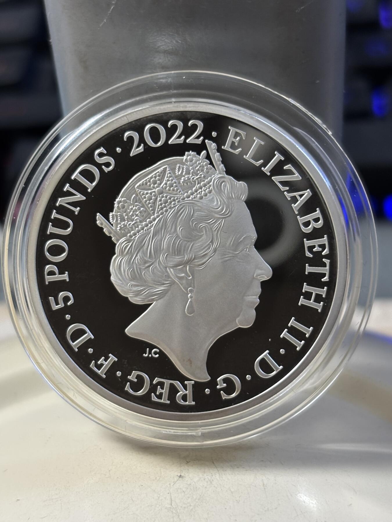 第190期拍卖 英国2022年女王统治系列2慈善与资助加厚纪念银币,999银,重量:56.56克,,发行：1500枚