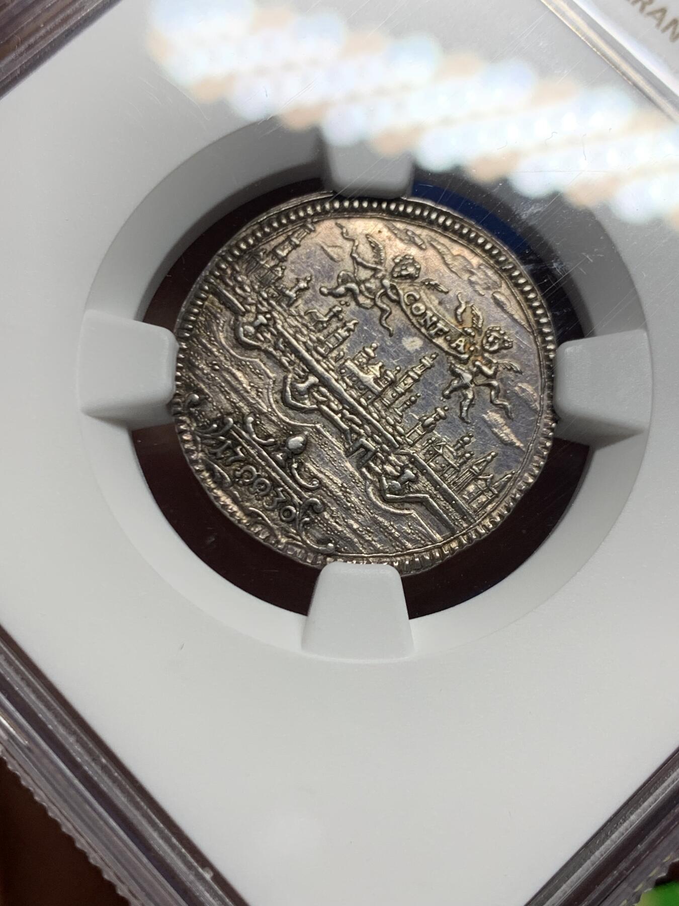 《竞宝斋》第463-465场 周日，周一，周二，3场连拍 （全场包邮）欢迎送拍 NGC UNCD 德国 奥格斯堡 1730年 杜卡特 银币 金币试模的银样币 纪念宗教改革条约签订200周年铸造 背面大写字母相加能够得出年份 非常有历史意义和趣味性的一枚 克书价高 少见品种