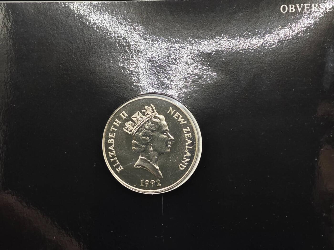 【淘币小摊】限时拍第八百六十二拍  克朗币邮币封场  满百包邮可预留两周  周一统一发货  新西兰1992年货币25周年纪念1元纪念币卡册