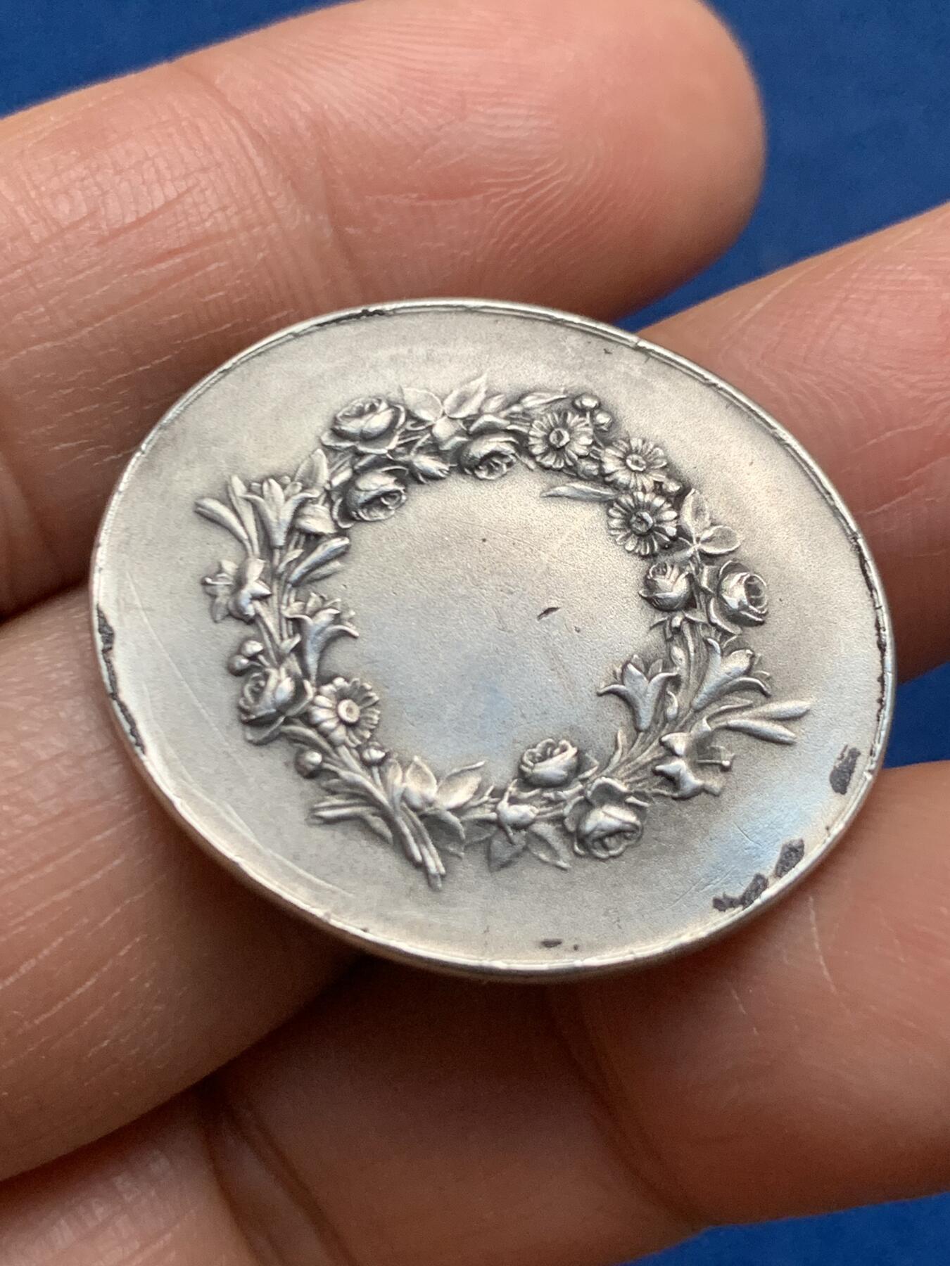 《竞宝斋》第463-465场 周日，周一，周二，3场连拍 （全场包邮）欢迎送拍 少见品 罗蒂O.Roty法国银章 爱神抚慰人间 正面呈现一位象征