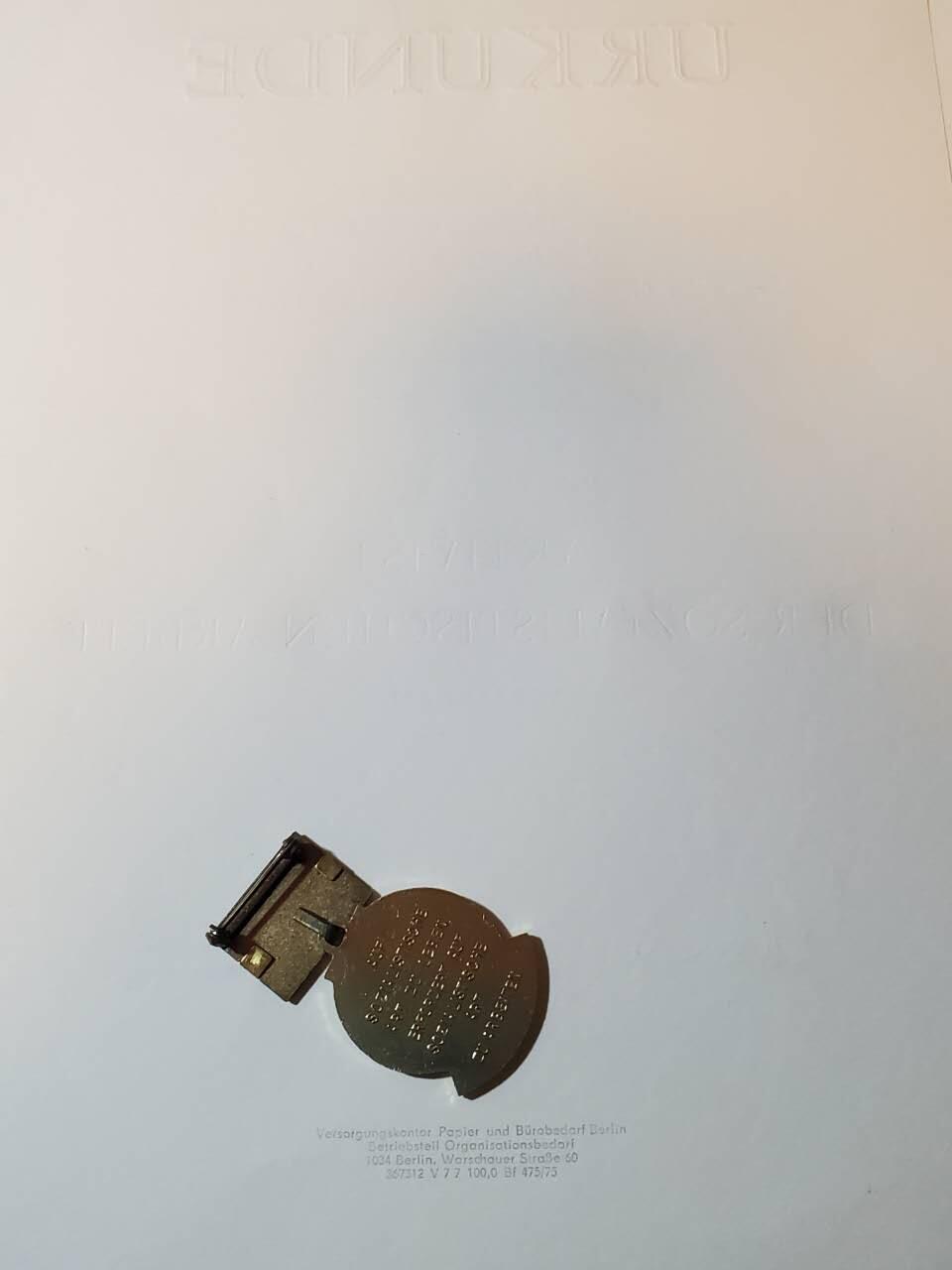 韵星假日军品类拍卖第三十九期暨默多克中校夫妇专场 -- Rimey Holidays Militaria Auction 39 & The Modoks Collection  民主德国社会主义建设功勋活动家带证书一套 证书少见半手写版