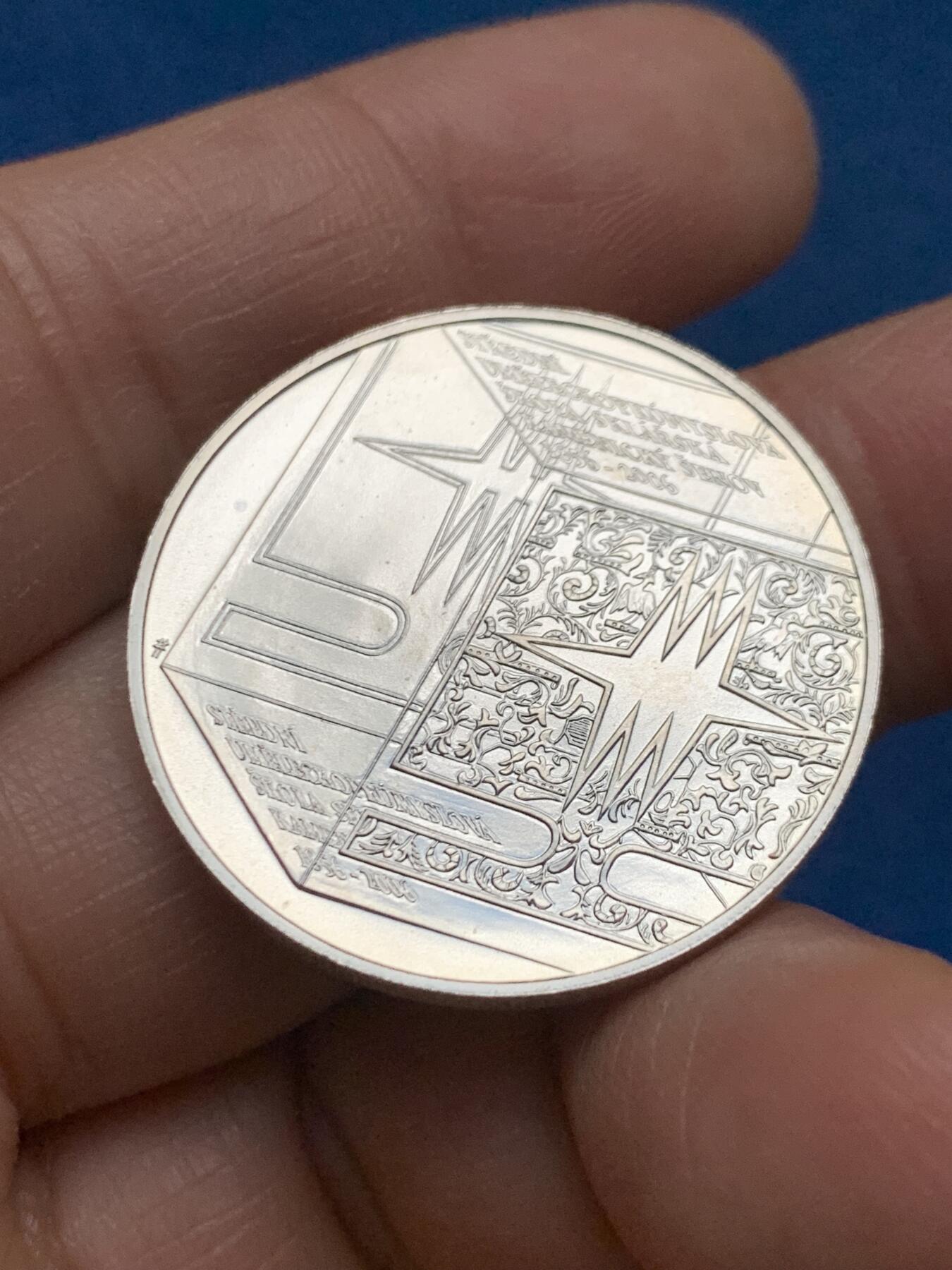 《竞宝斋》第463-465场 周日，周一，周二，3场连拍 （全场包邮）欢迎送拍 捷克2006年卡梅尼茨基谢诺夫玻璃制光学校成立150周年200克朗纪念银币 900银 13.05克 30.9mm