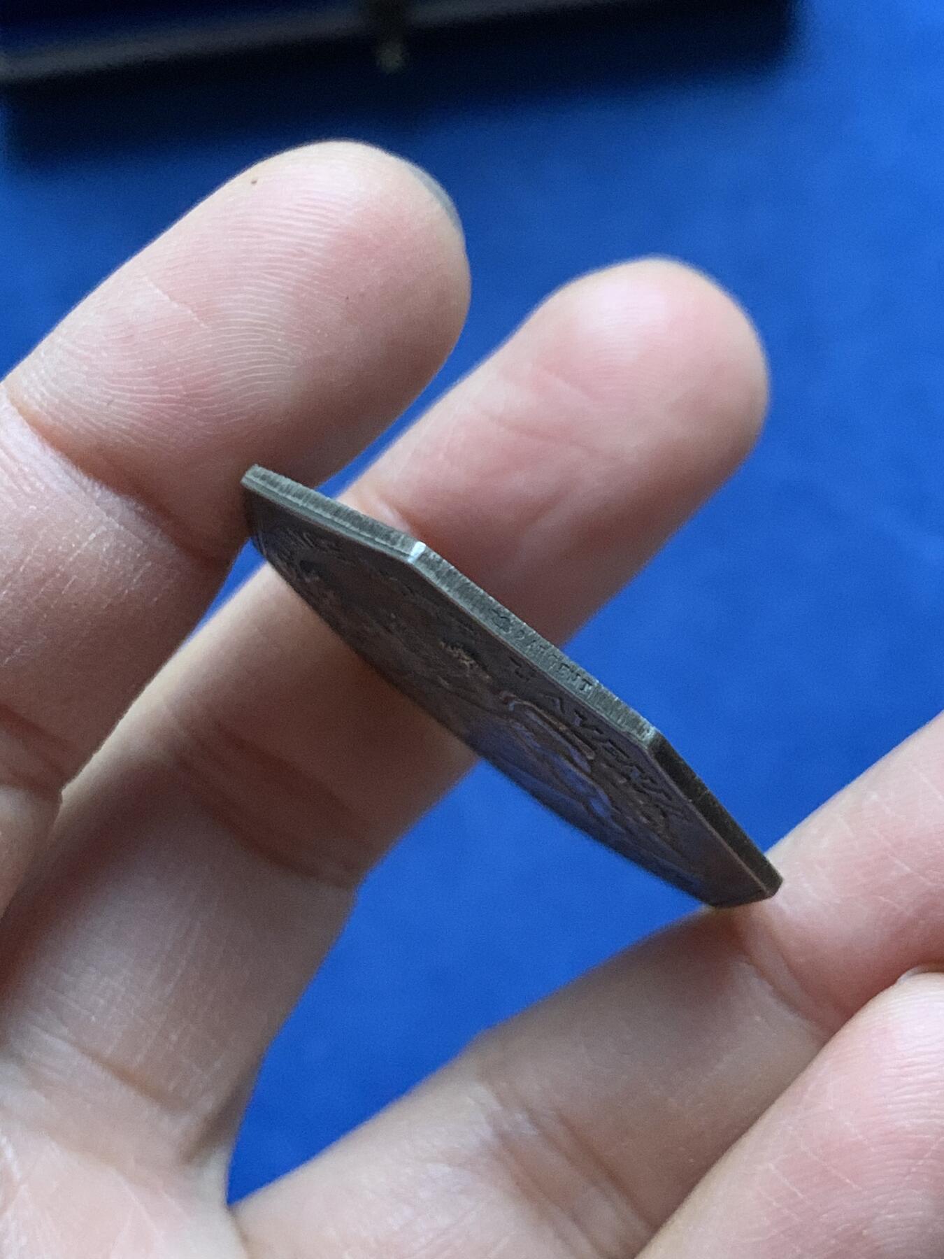 《竞宝斋》第463-465场 周日，周一，周二，3场连拍 （全场包邮）欢迎送拍 法国人寿保险公司银质八角代币 2枚装原装皮盒套装 出厂品相 皇家保险银质奖章 正面中央铭文