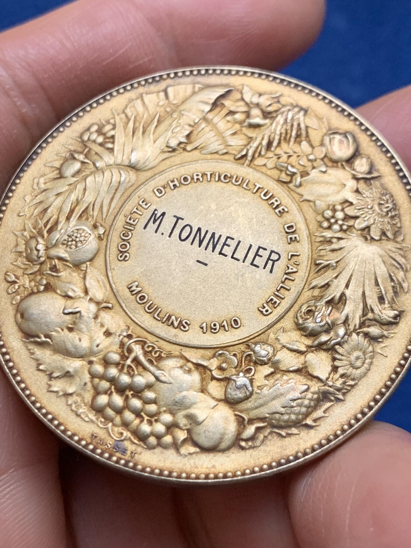 《竞宝斋》第463-465场 周日，周一，周二，3场连拍 （全场包邮）欢迎送拍 法国三天使镀金大银章 丰饶角1银标 47.45克 44.8mm