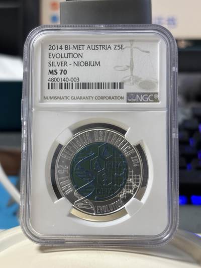 第190期拍卖 - 获奖奥地利2014进化论铌银镶双色纪念币NGCMS70，900银998铌，重量:10克和7.15克，发行：65000枚
