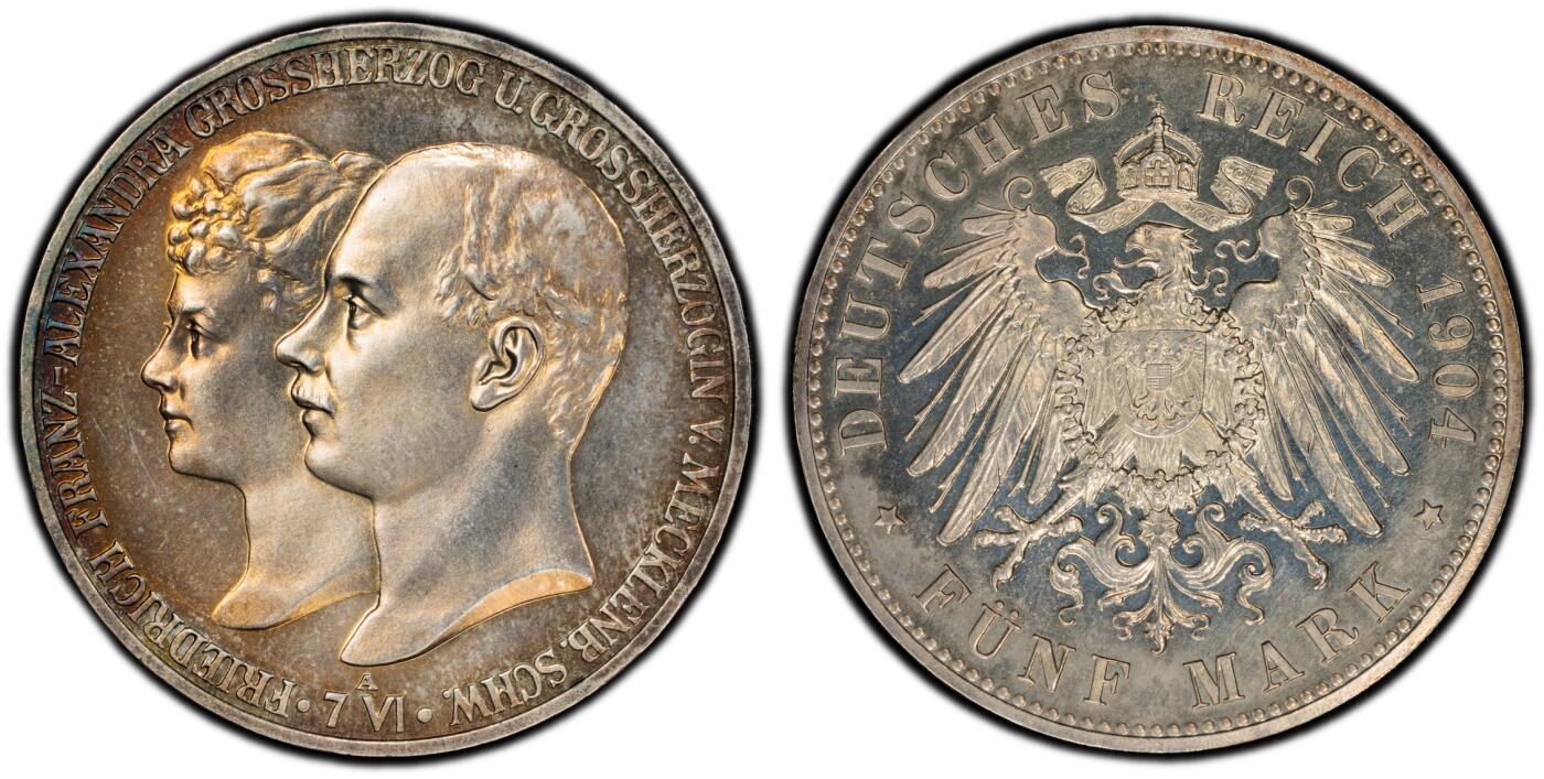 万国钱币拍卖第060期（万国六十期纪念大拍） PCGS PR64 1904德国梅克伦堡-什未林皇家大婚精制纪念5马克 用以纪念弗里德里希·弗朗茨四世与汉诺威及坎伯兰的亚历山德拉公主的婚礼，发行量仅2500枚。耀眼的香槟色包浆如水彩般铺展于深度镜面的底板 顶级德式工艺 令人赏心悦目的收藏级品质