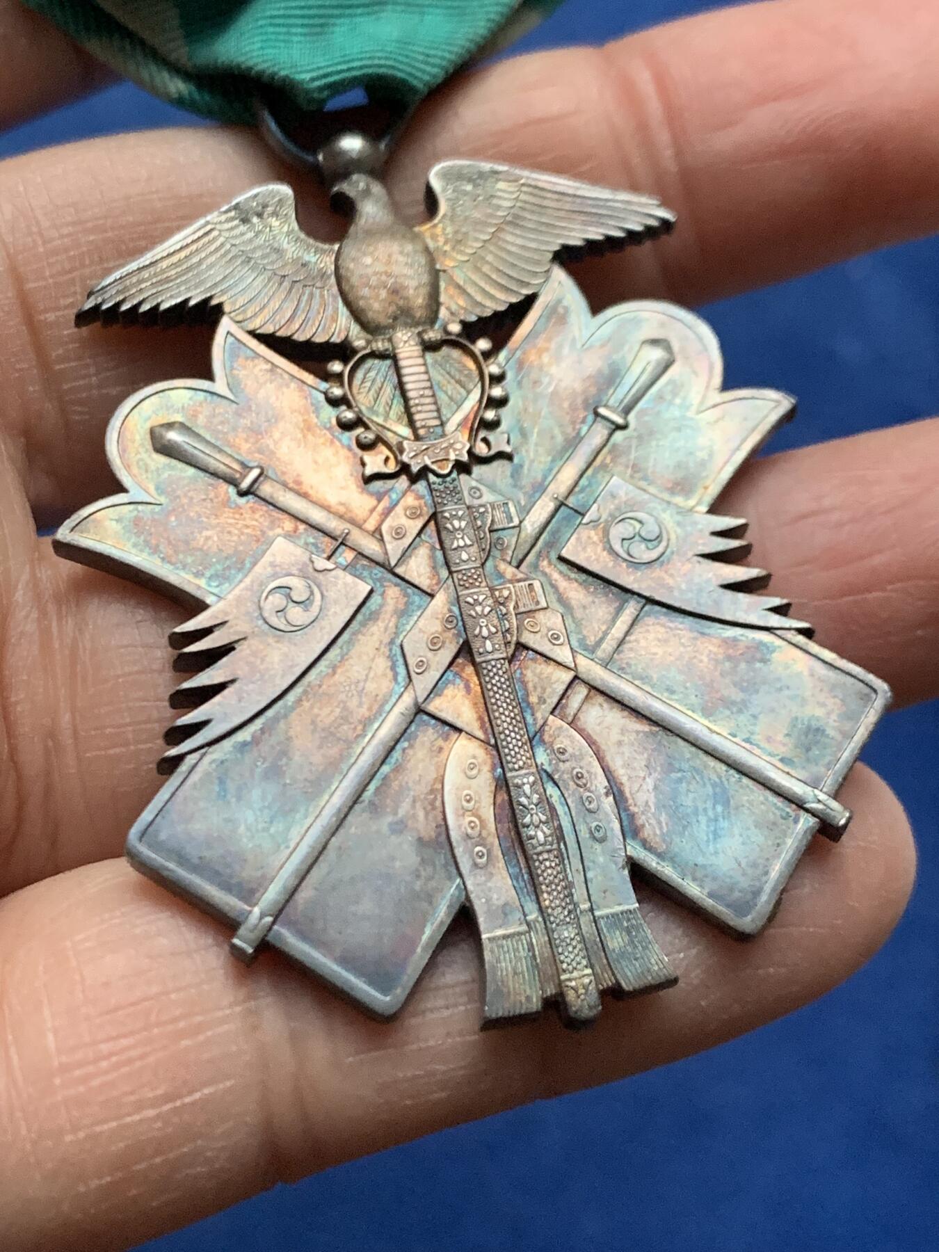 《竞宝斋》第463-465场 周日，周一，周二，3场连拍 （全场包邮）欢迎送拍 日本七等金瓯勋章，银质，重约37.4g