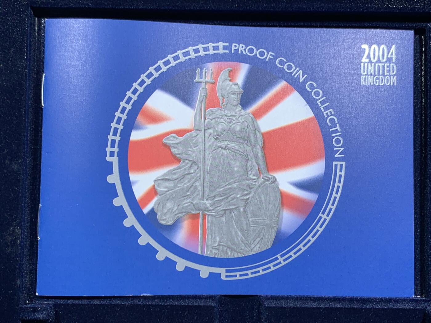 《竞宝斋》第463-465场 周日，周一，周二，3场连拍 （全场包邮）欢迎送拍 英国2004精制套币 盒证全 品相好 盒子中还留有立起来展示的空间