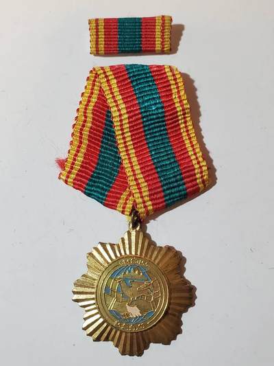 韵星假日军品类拍卖第三十九期暨默多克中校夫妇专场 -- Rimey Holidays Militaria Auction 39 & The Modoks Collection  - 柬埔寨人民共和国友谊奖章带略一套 颁发条件同友谊勋章 但颁发数量很少 好品