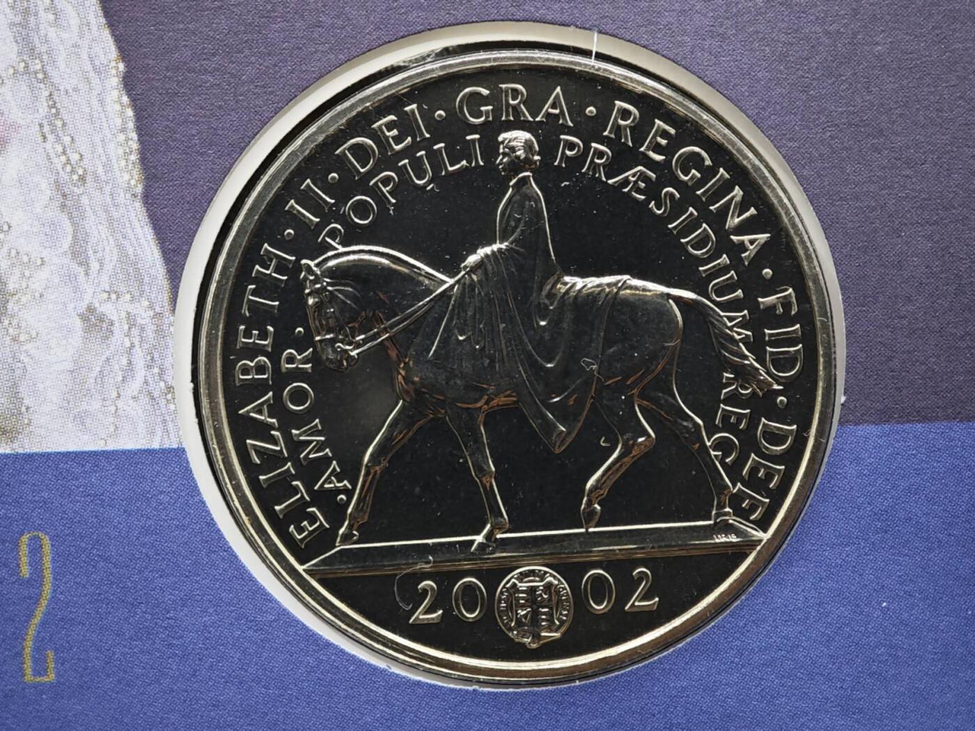 【淘币小摊】限时拍第八百六十二拍  克朗币邮币封场  满百包邮可预留两周  周一统一发货  英国2002年女王登基50周年5镑纪念币邮币封