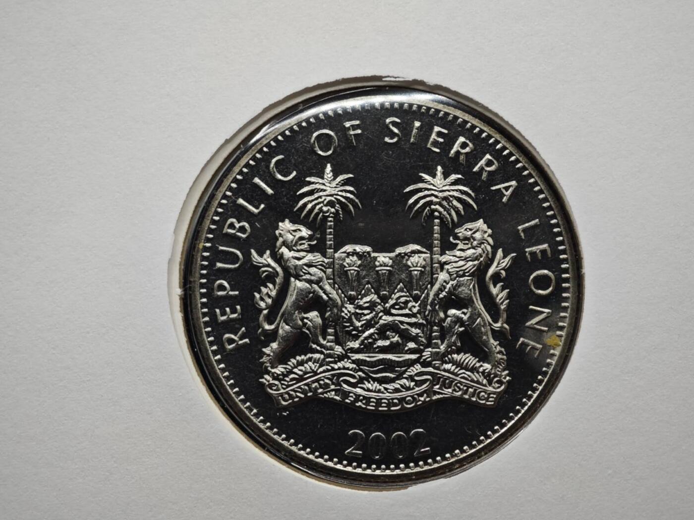 【淘币小摊】限时拍第八百六十二拍  克朗币邮币封场  满百包邮可预留两周  周一统一发货  塞拉利昂2002年女王登基金禧1元纪念币邮币封