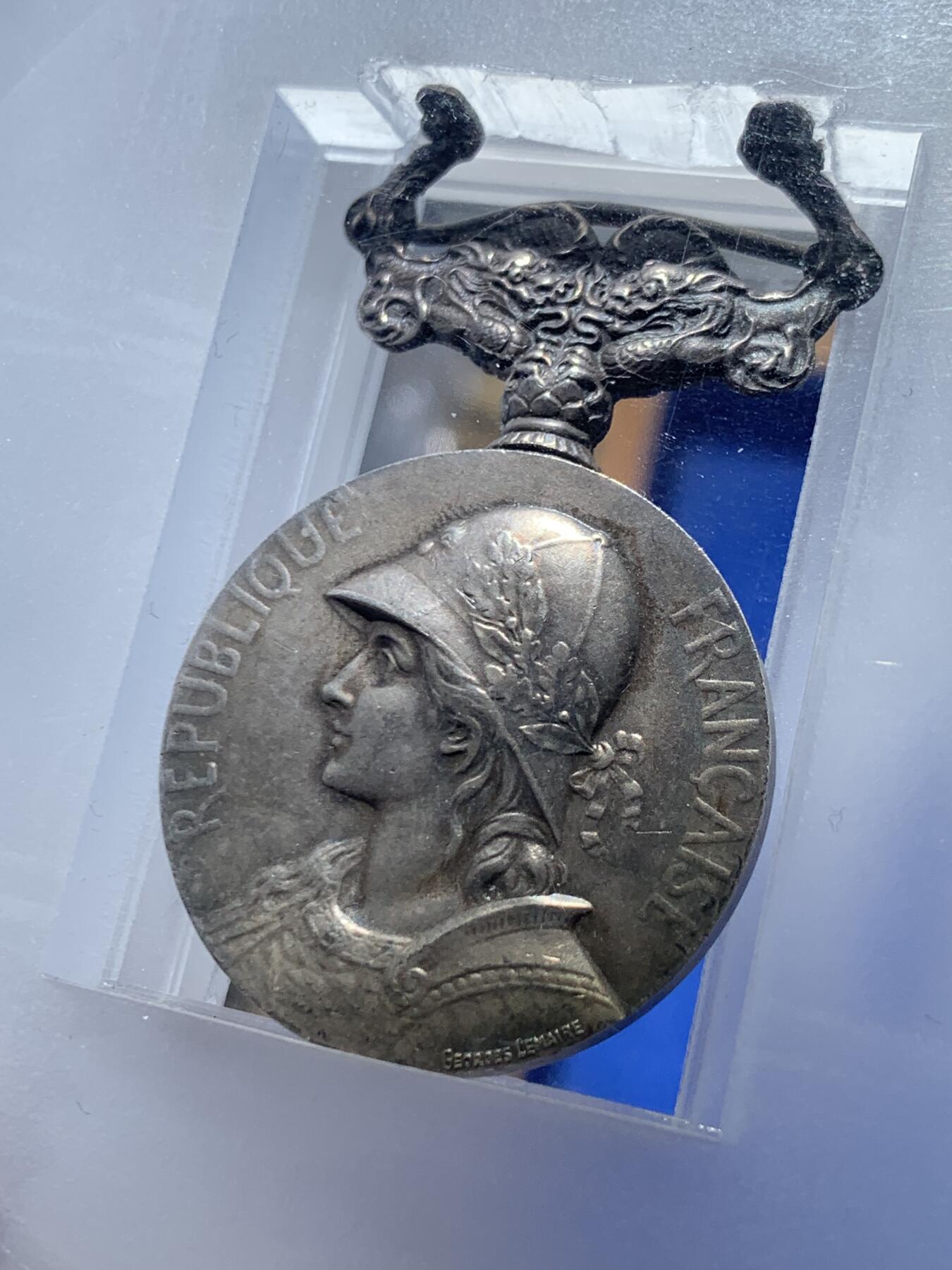 《竞宝斋》第463-465场 周日，周一，周二，3场连拍 （全场包邮）欢迎送拍 PCGS SP61 法国1901年义和团运动银质纪念章 加大加厚盒 季军分