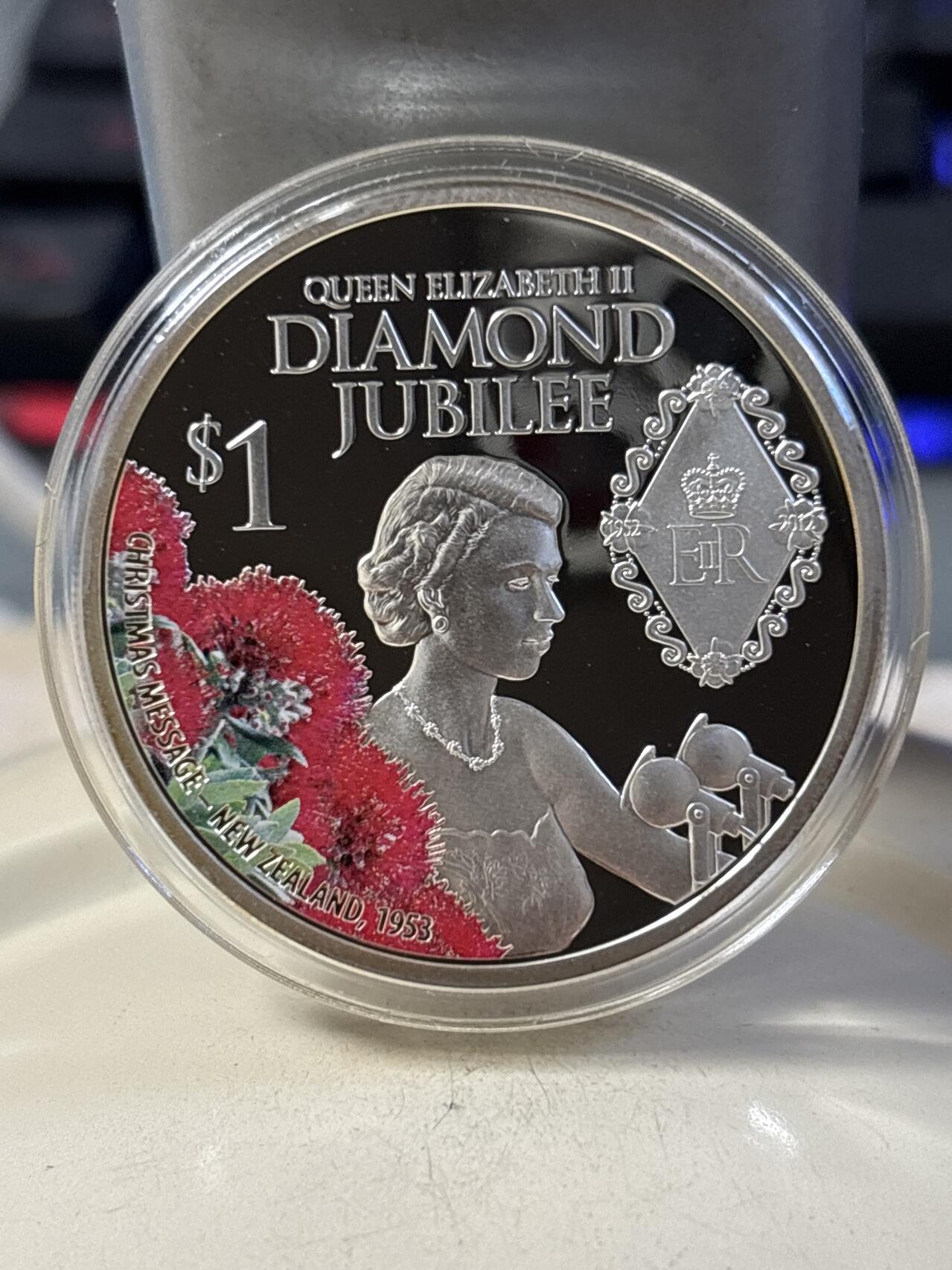 第190期拍卖 新西兰2012年伊丽莎白二世登基60周年彩色1盎司纪念银币，999银