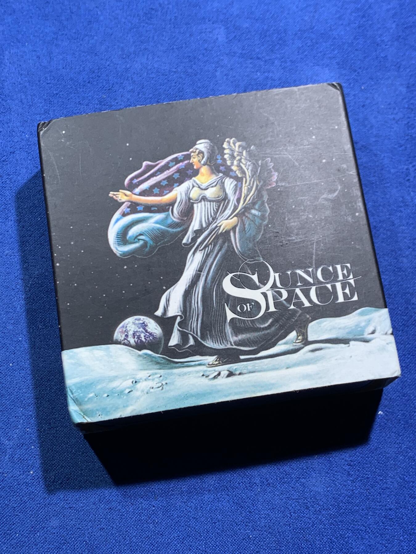 《竞宝斋》第463-465场 周日，周一，周二，3场连拍 （全场包邮）欢迎送拍 美国2016年1美元普制彩色镀白金银币 月球行走-自由女神（带0.2克陨石） 1盎司999银 发行量：1千 盒证全