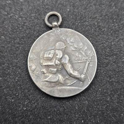 0元起拍勋章 第331期 咸鱼国勋章拍卖专场 2月4日（周三）下午6：00开始 - 关冬菌满洲事变2周年纪念章 低精度影剧版 非银制