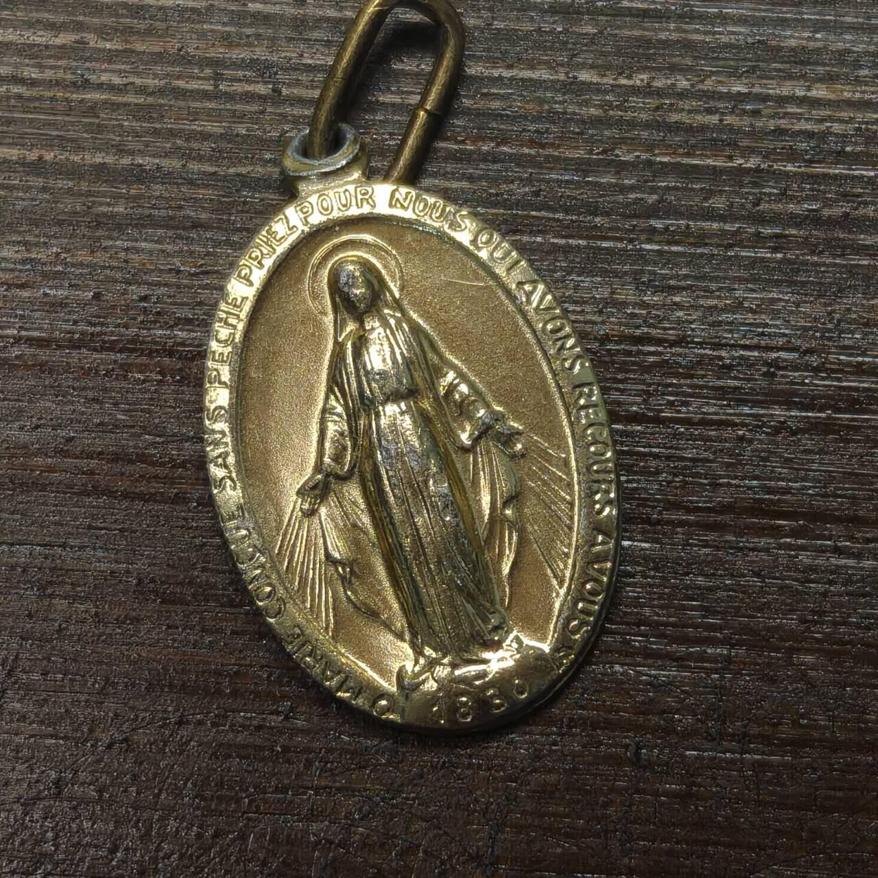 【铜匠收藏】★第144★散币专场 不寄存，30包邮。不满30元，支付5元运费。《接受代拍 代送NGC评级》 12【无寄存】十字架吊坠一枚