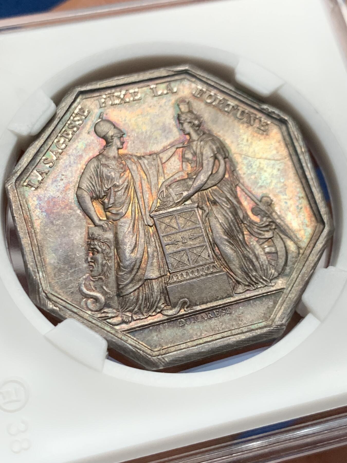 《竞宝斋》第463-465场 周日，周一，周二，3场连拍 （全场包邮）欢迎送拍 法国法兰西银行八角银质代币，五彩，铭文：智慧决定财富，23.9g，36.1mm，手指边铭