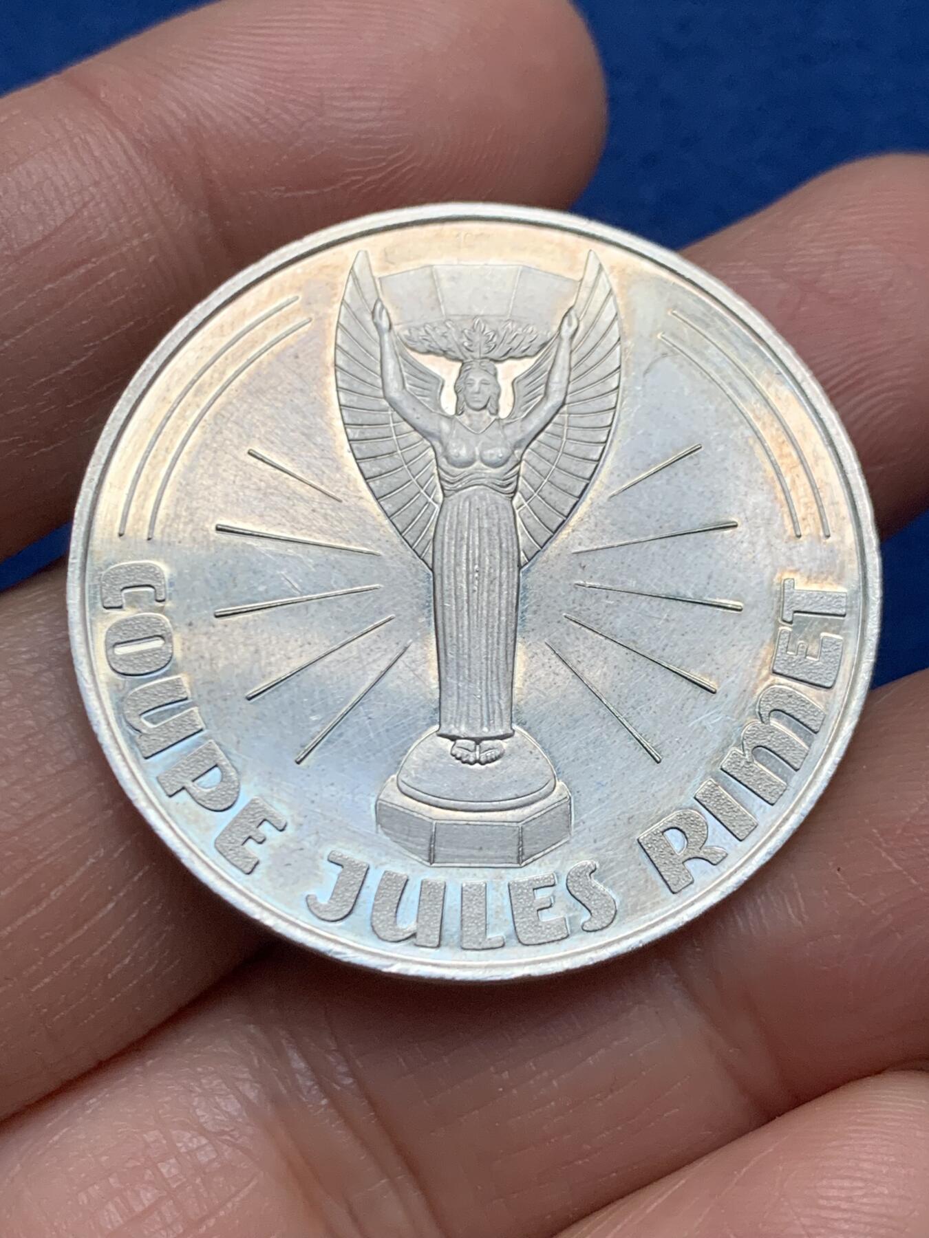 《竞宝斋》第463-465场 周日，周一，周二，3场连拍 （全场包邮）欢迎送拍 德国FIFA世界杯雷米特杯银章 重14.87g 纯银 有银标