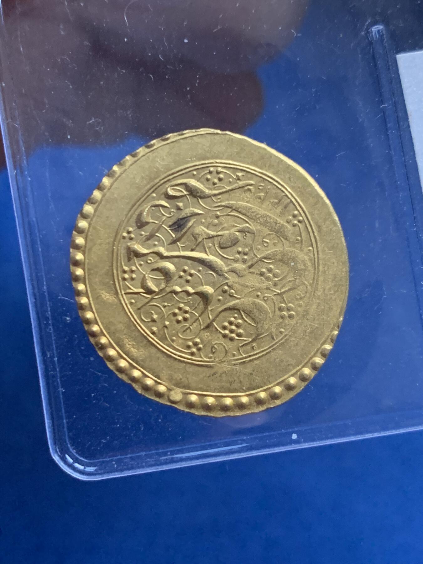 《竞宝斋》第463-465场 周日，周一，周二，3场连拍 （全场包邮）欢迎送拍 波斯恺加王朝金币1Toman高纯度金币，于公元1797～1834年铸造，4.59g，未流通品相，仅部分地方存在弱打，国内打制币大佬琋语旧藏，传承有序