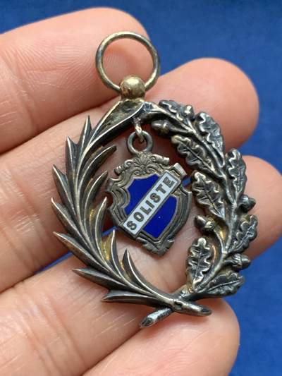 《竞宝斋》第463-465场 周日，周一，周二，3场连拍 （全场包邮）欢迎送拍 - 法国棕榈叶银质奖章，叶柄上野猪头银标，颁给音乐独奏者，重10.45克，30*38mm。