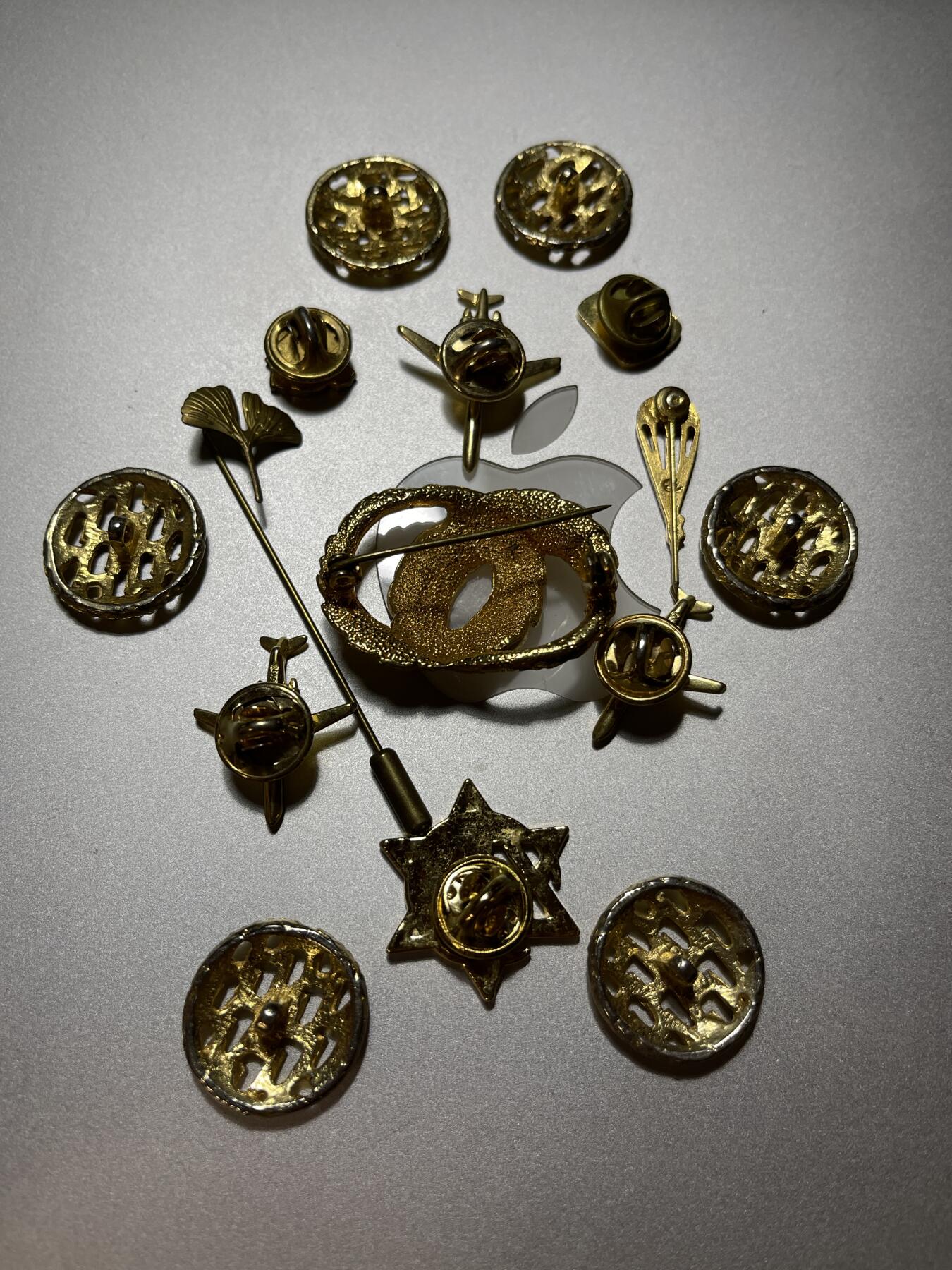 法国金色伞降飞机扣子亚伯拉罕三教犹太天主基督穆斯林和谐徽章胸针一套出（可交换朝鲜苏联章）