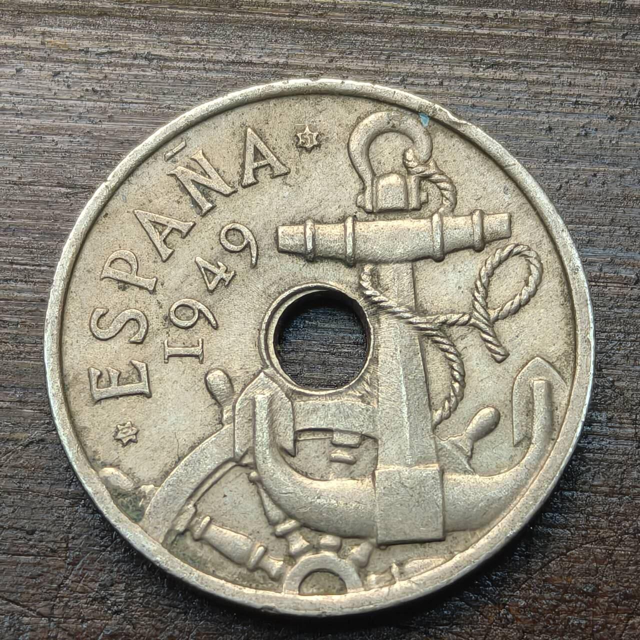 【铜匠收藏】★第143★散币专场 不寄存，30包邮。不满30元，支付5元运费。《接受代拍 代送NGC评级》 64【无寄存】西班牙 1949年 中孔 50分