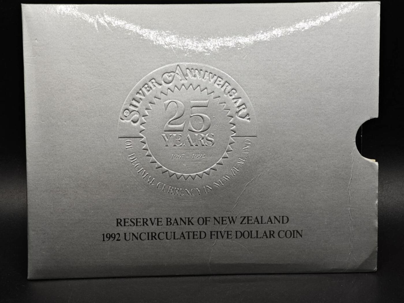 【淘币小摊】限时拍第八百六十二拍  克朗币邮币封场  满百包邮可预留两周  周一统一发货  新西兰1992年货币25周年纪念1元纪念币卡册