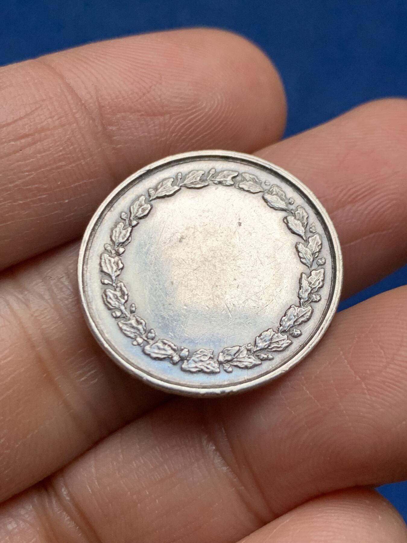 《竞宝斋》第463-465场 周日，周一，周二，3场连拍 （全场包邮）欢迎送拍 法国婚礼纪念银章 背面未刻字 23.4mm 3.62g