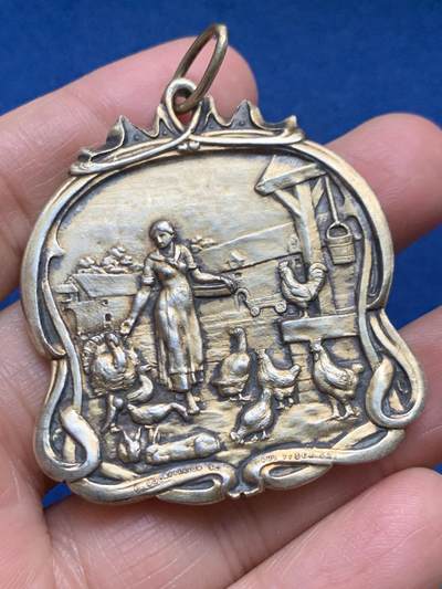 《竞宝斋》第463-465场 周日，周一，周二，3场连拍 （全场包邮）欢迎送拍 - 1914年比利时皇家家禽饲养异形银章 背面5点钟方向 48克 45*52mm