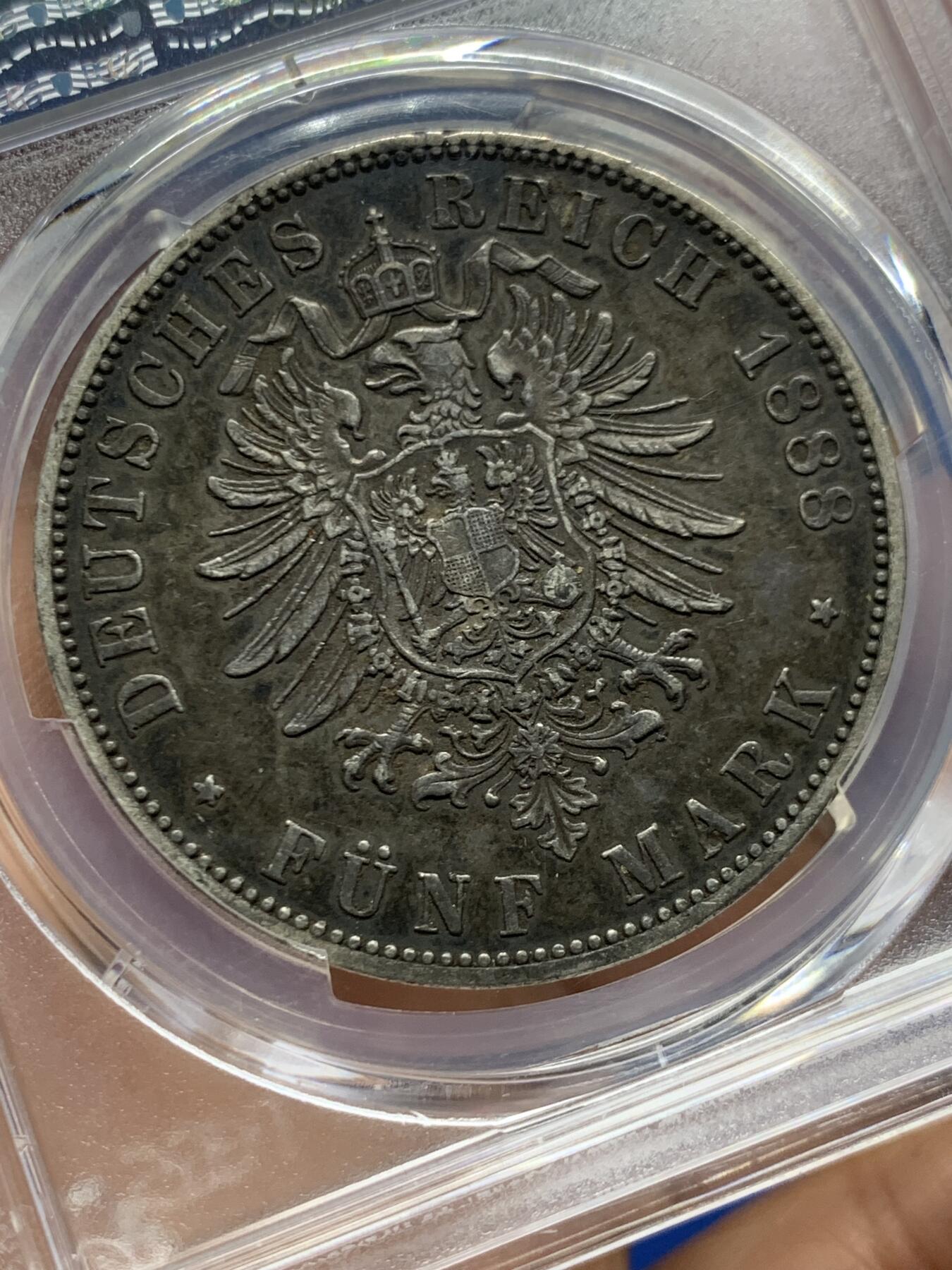 《竞宝斋》第463-465场 周日，周一，周二，3场连拍 （全场包邮）欢迎送拍 PCGS XF45 德国普鲁士1888威廉二世5马克银币 珍惜特年独版 帝国马克绕不开的品种，资源越来越稀缺 外拍价格一路涨 原味传世黑包浆 赠PCGS10枚装评级盒1个