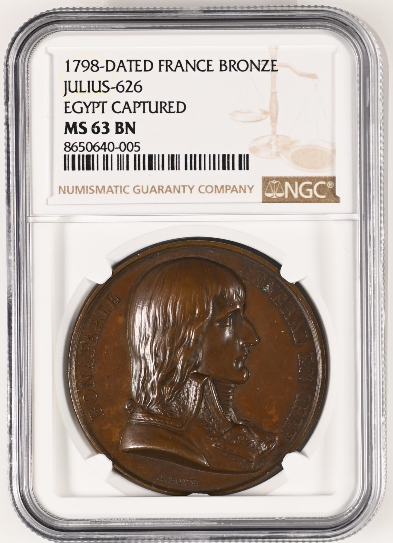 「木头集藏」“ 新岁撷珍”——章牌精品专场！ 1798年法国拿破仑征服埃及纪念铜章，MS 63，直径：41 mm，边铭：船首 CUIVRE，巴黎造币厂1841-1842年间铸造 正面：波拿巴将军（当时还不是皇帝）背面刻画拿破仑在埃及指挥法国军团，背景为金字塔