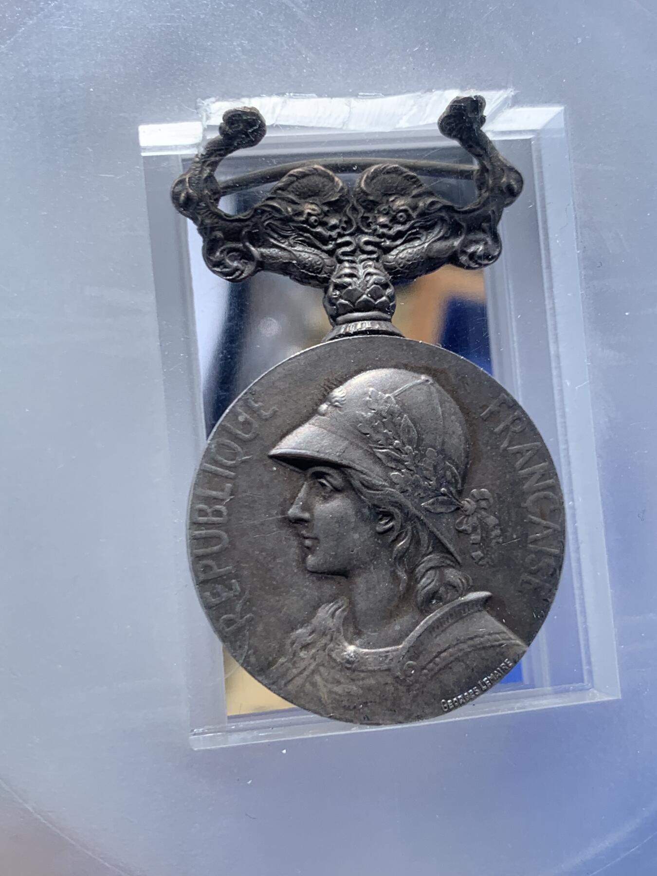 《竞宝斋》第463-465场 周日，周一，周二，3场连拍 （全场包邮）欢迎送拍 PCGS SP61 法国1901年义和团运动银质纪念章 加大加厚盒 季军分