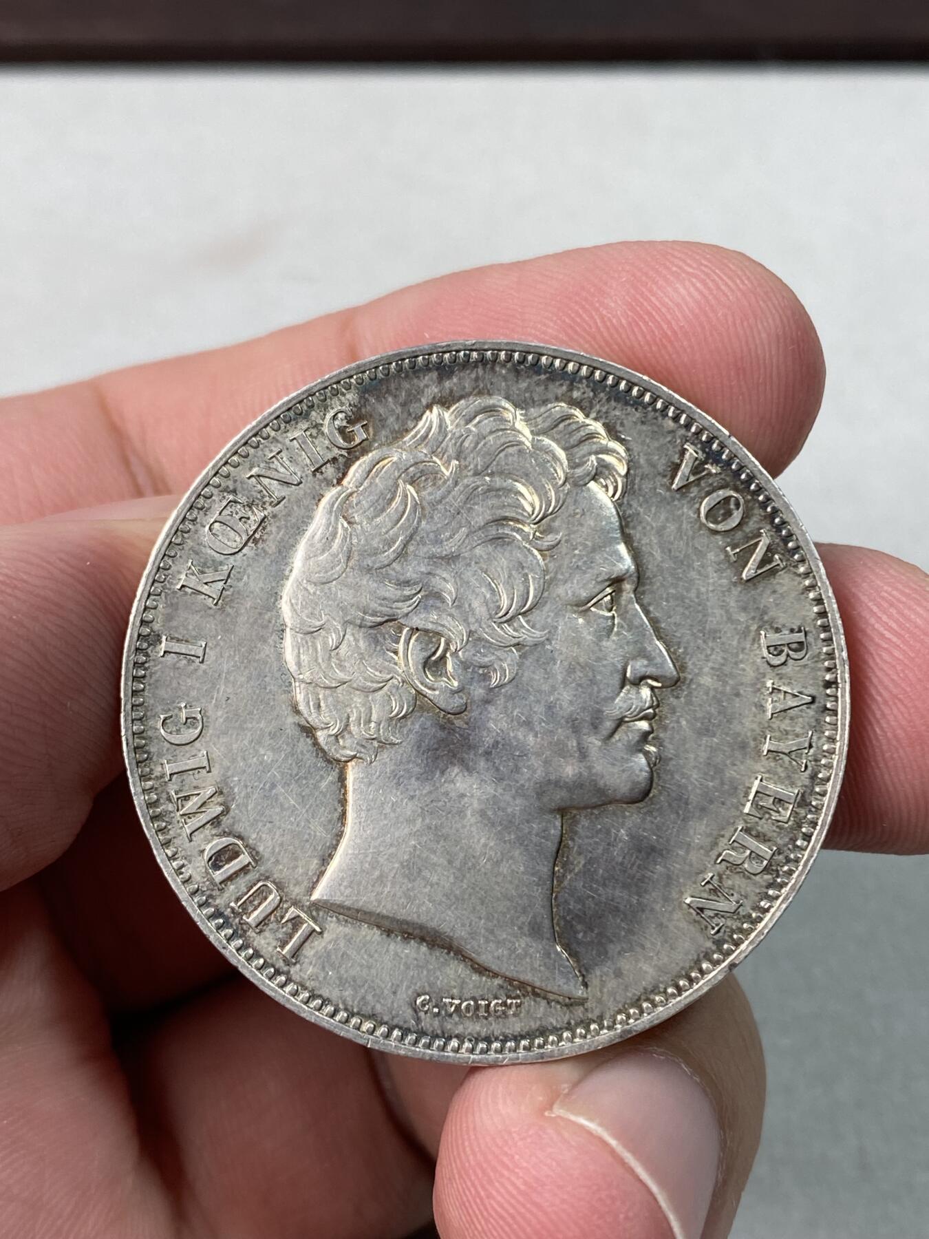 万国钱币拍卖第060期（万国六十期纪念大拍） 1840德国巴伐利亚路德维希一世丢勒站像历史2泰勒 由路德维希一世敕令发行 用以纪念德国著名画家丢勒 德式淡彩高点极佳 37g大银厚重压手