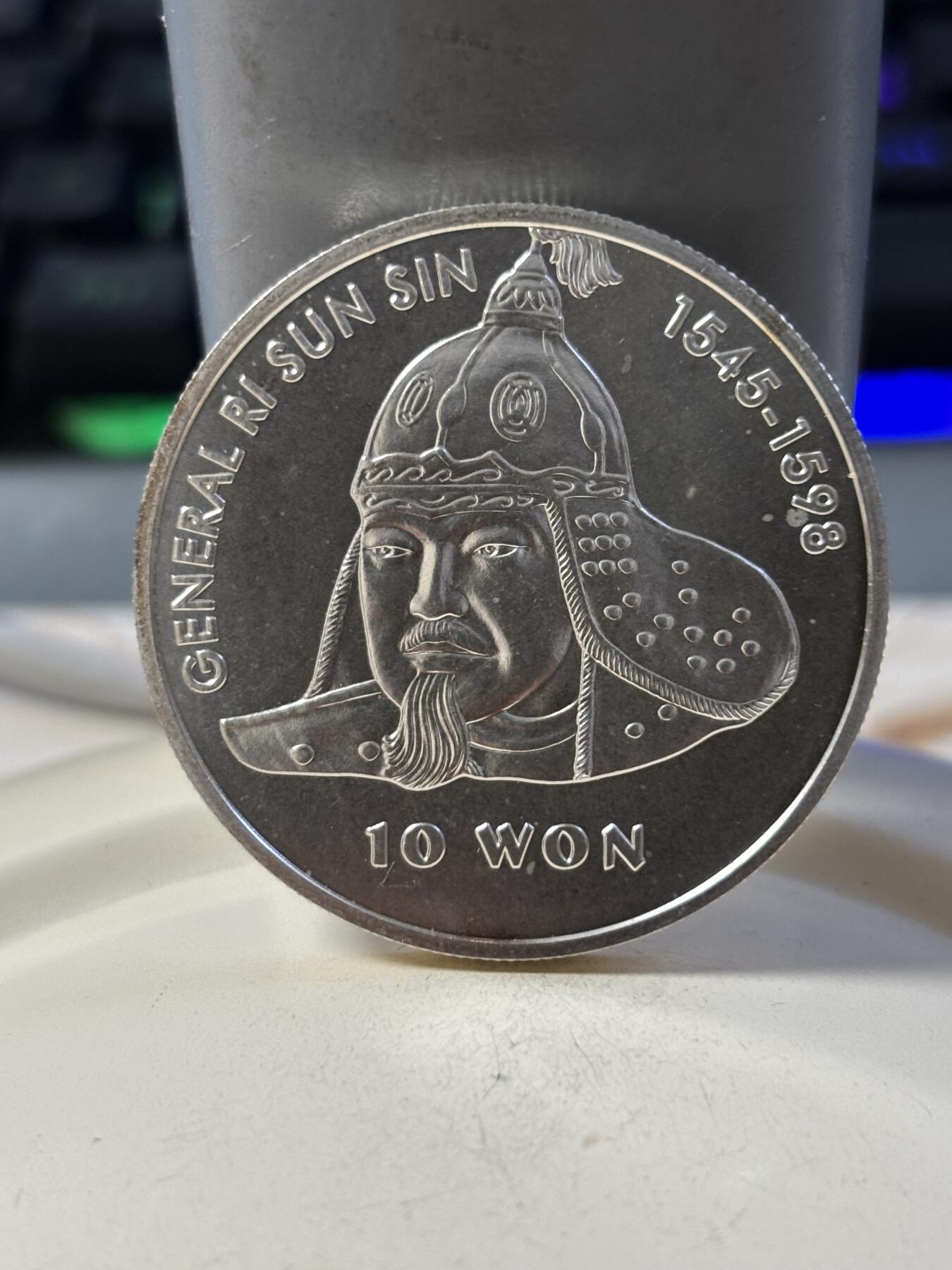 第190期拍卖 朝鲜2001年抗倭英雄名将李舜臣1盎司纯银纪念银币,925银，无塑料盒